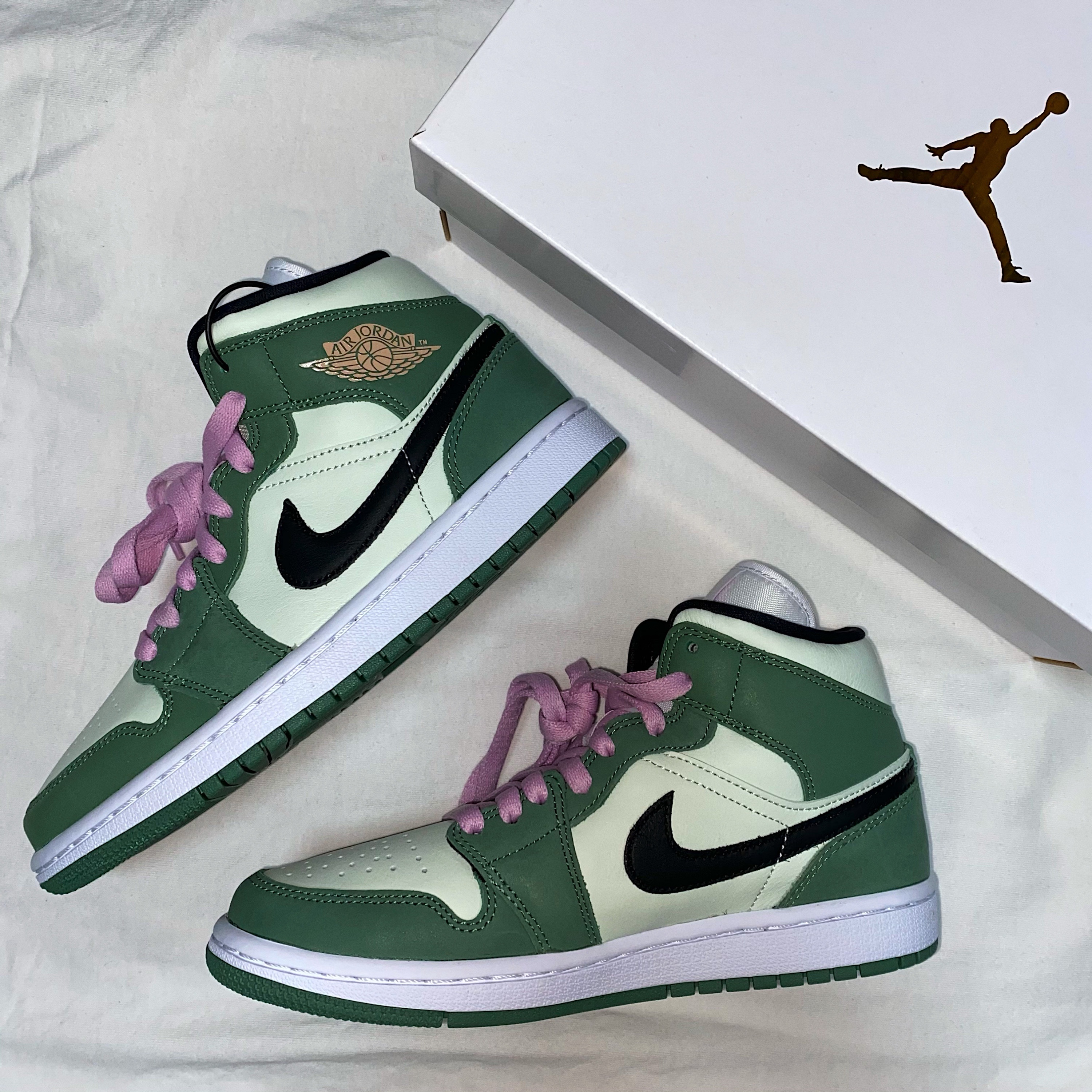 (W) Jordan 1 Mid SE Dutch Green 착용 스타일 - 1