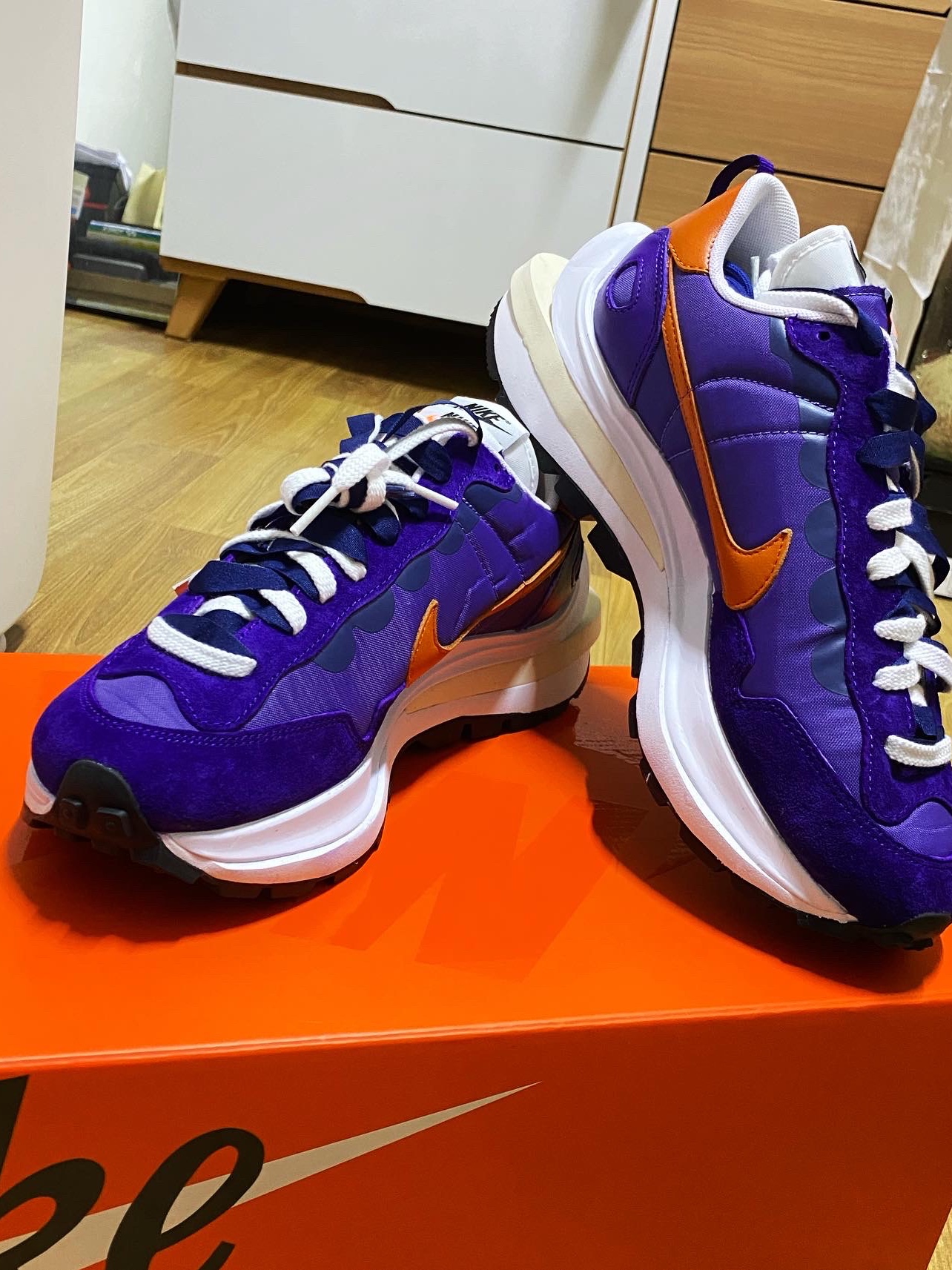 Nike x Sacai VaporWaffle Dark Iris 착용 스타일 - 2