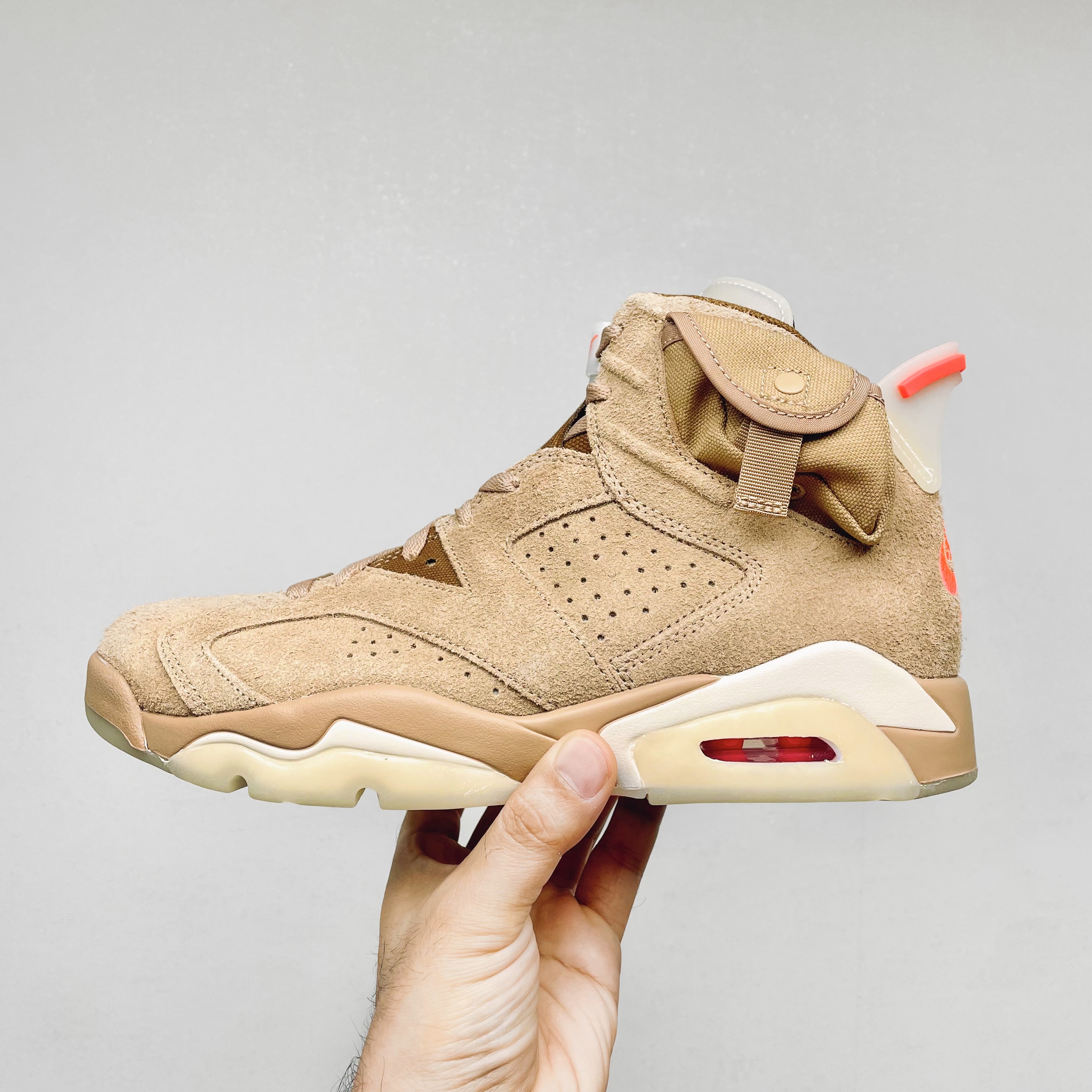 Jordan 6 x Travis Scott Retro SP British Khaki 착용 스타일