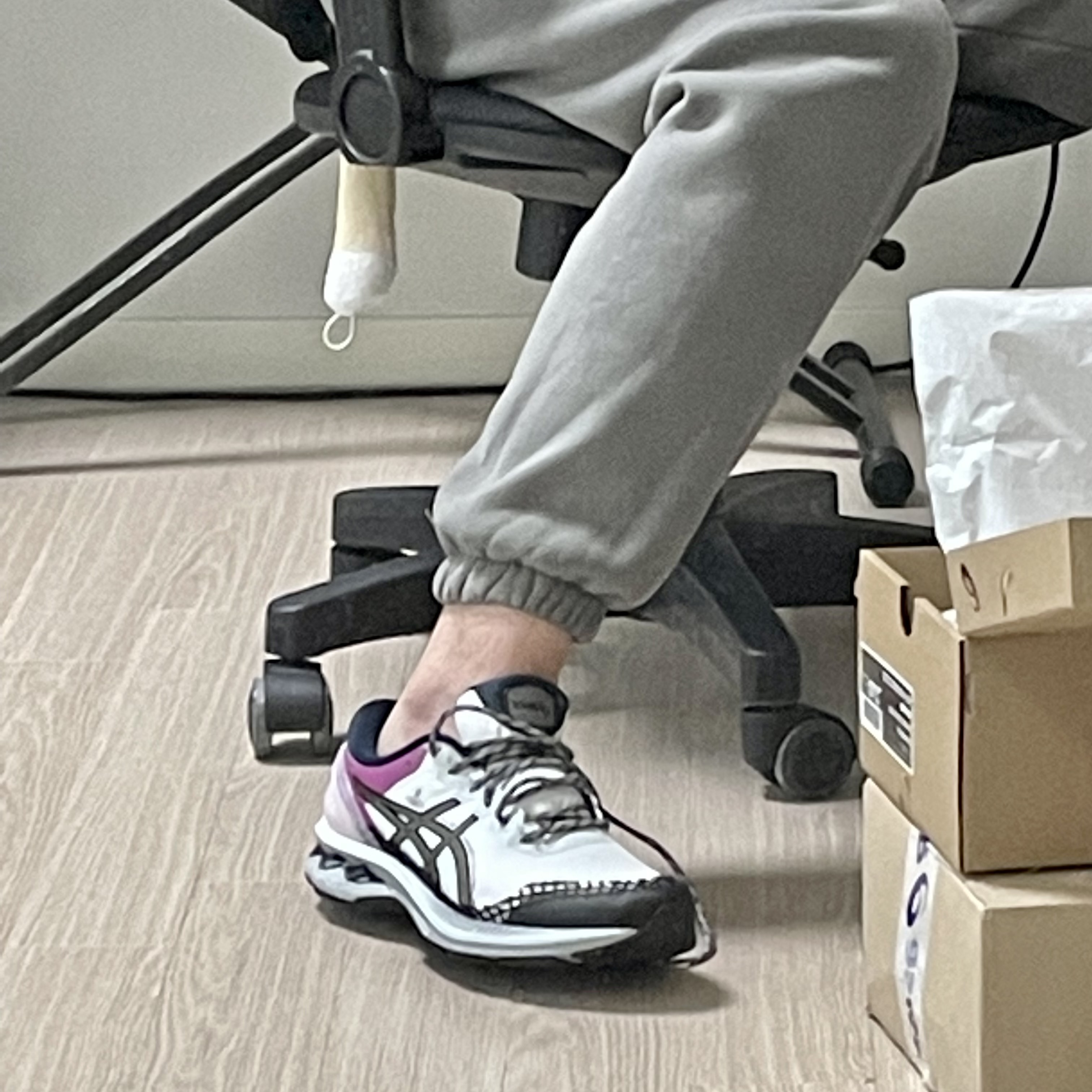 Asics x Vivienne Westwood Gel-Kayano 27 DE White 착용 스타일
