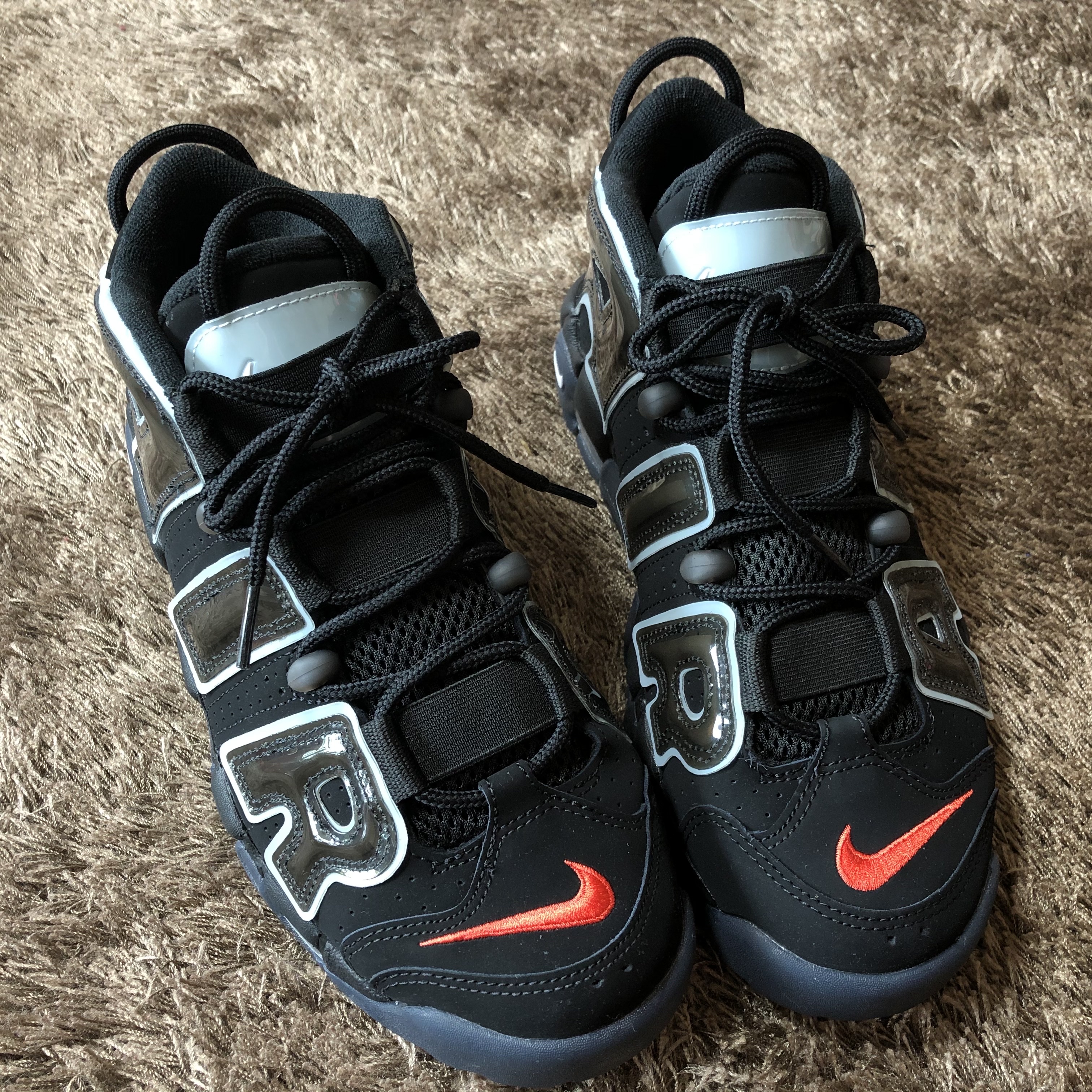 Nike Air More Uptempo 96 Maximum Volume 착용 스타일 - 4