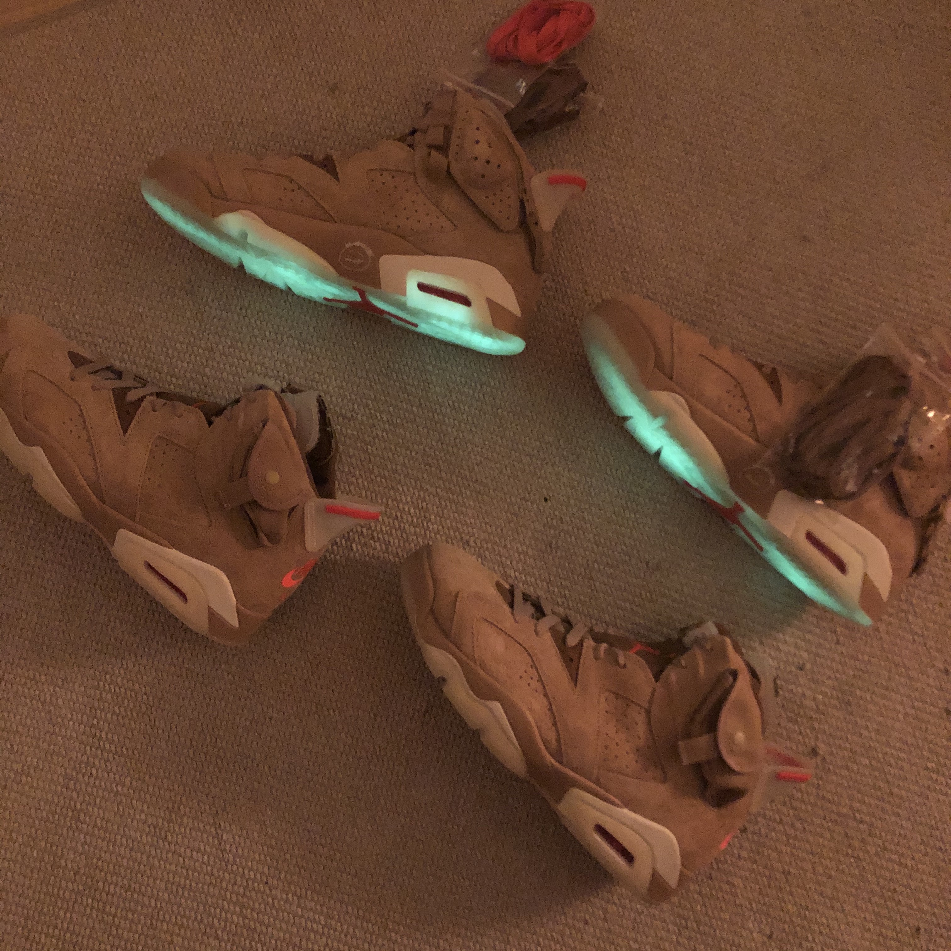 Jordan 6 x Travis Scott Retro SP British Khaki 착용 스타일 - 3