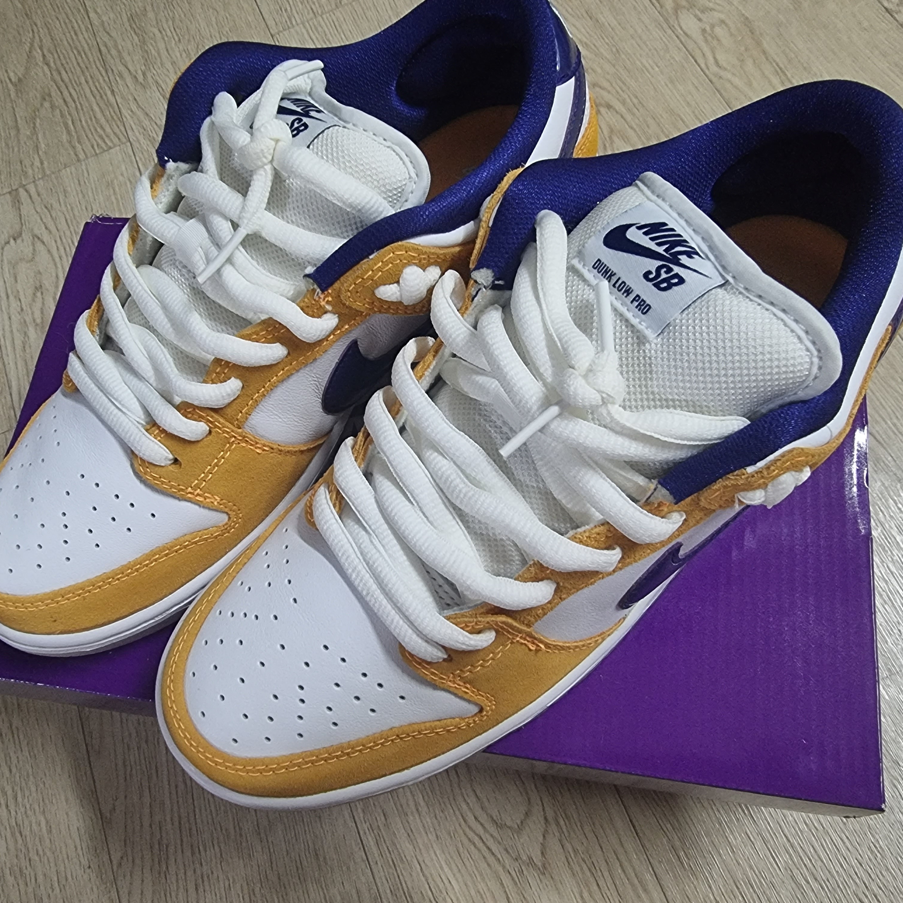 Nike SB Dunk Low Laser Orange 착용 스타일 - 2