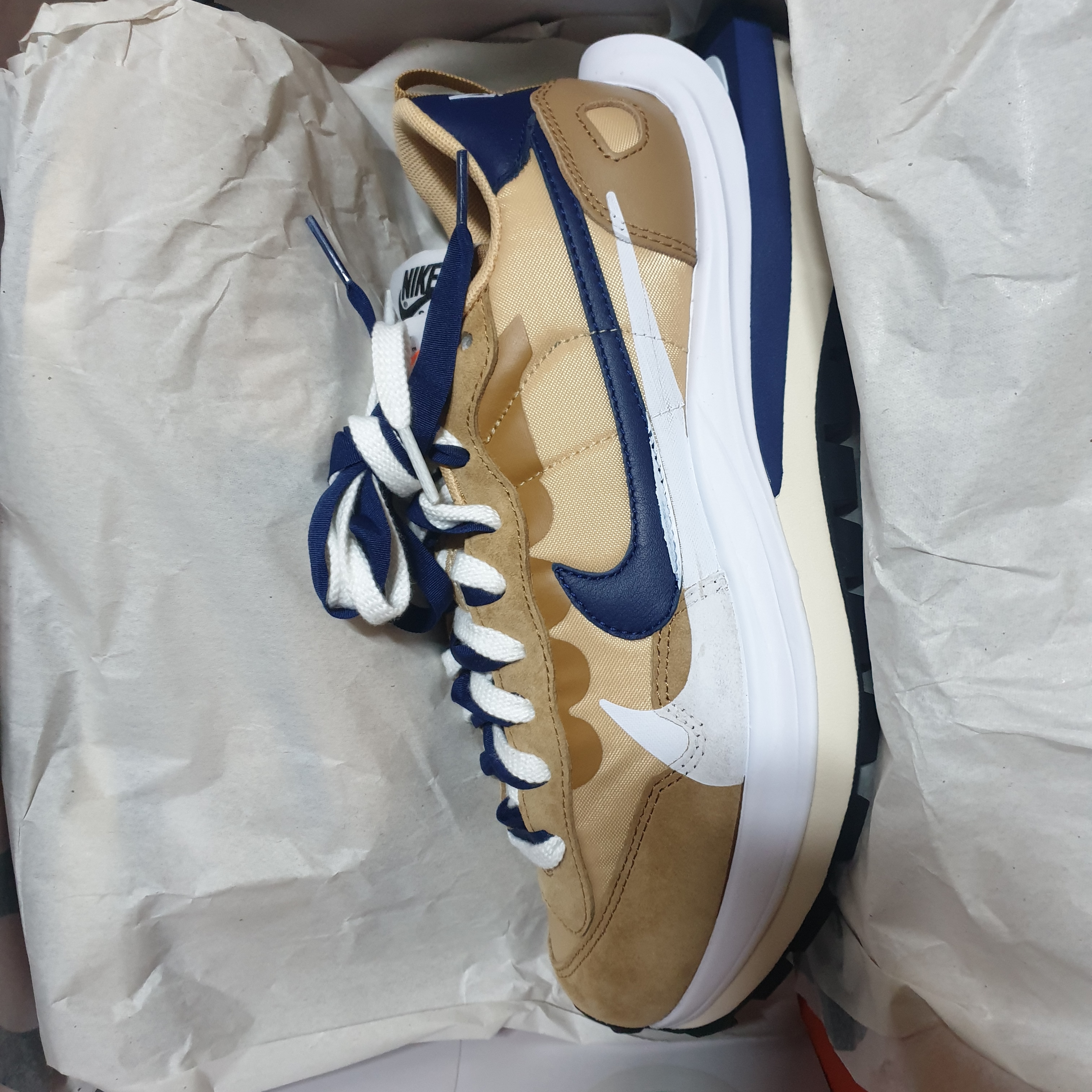 Nike x Sacai VaporWaffle Sesame and Blue Void 착용 스타일