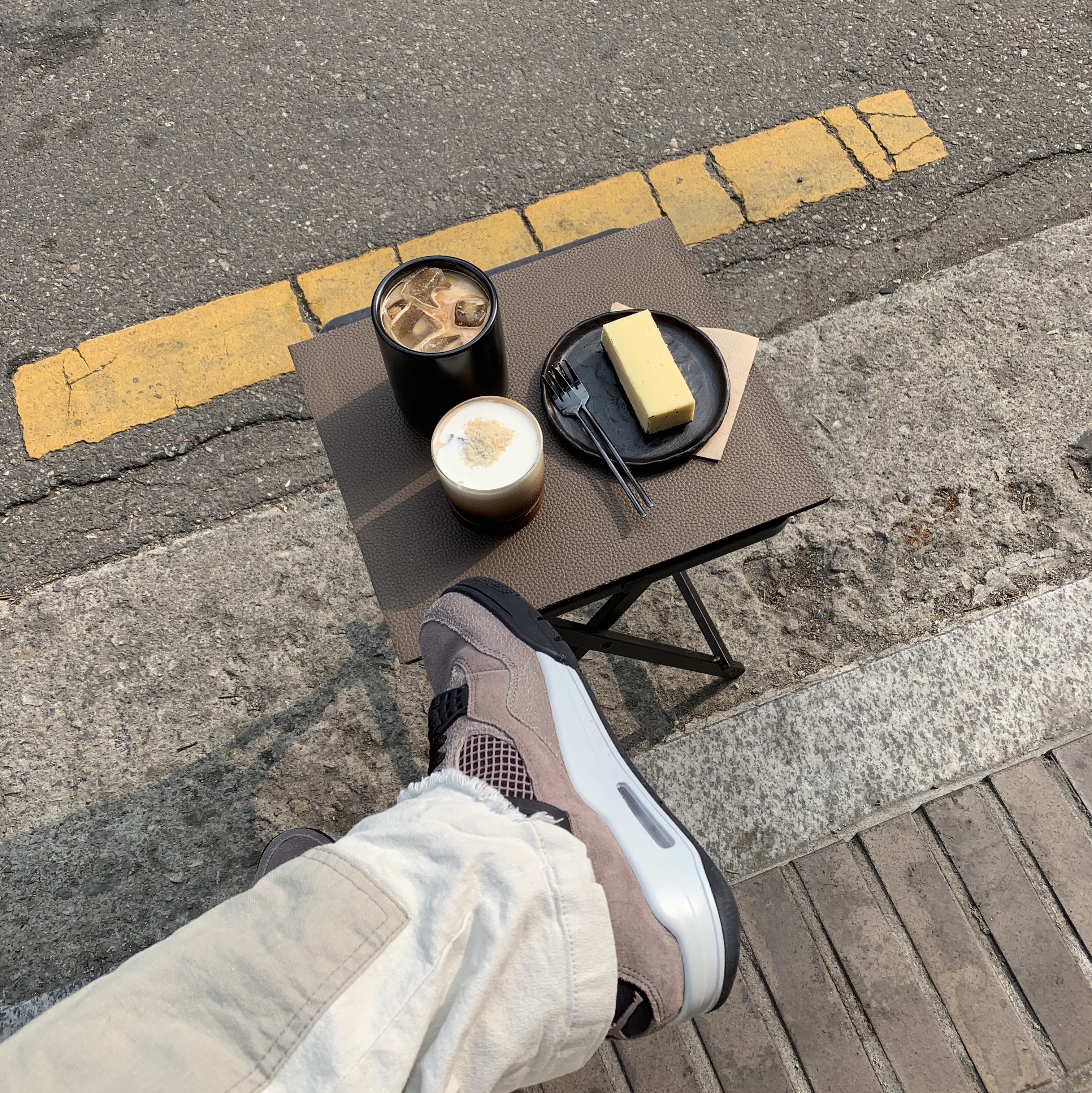 Jordan 4 Retro Taupe Haze 착용 스타일