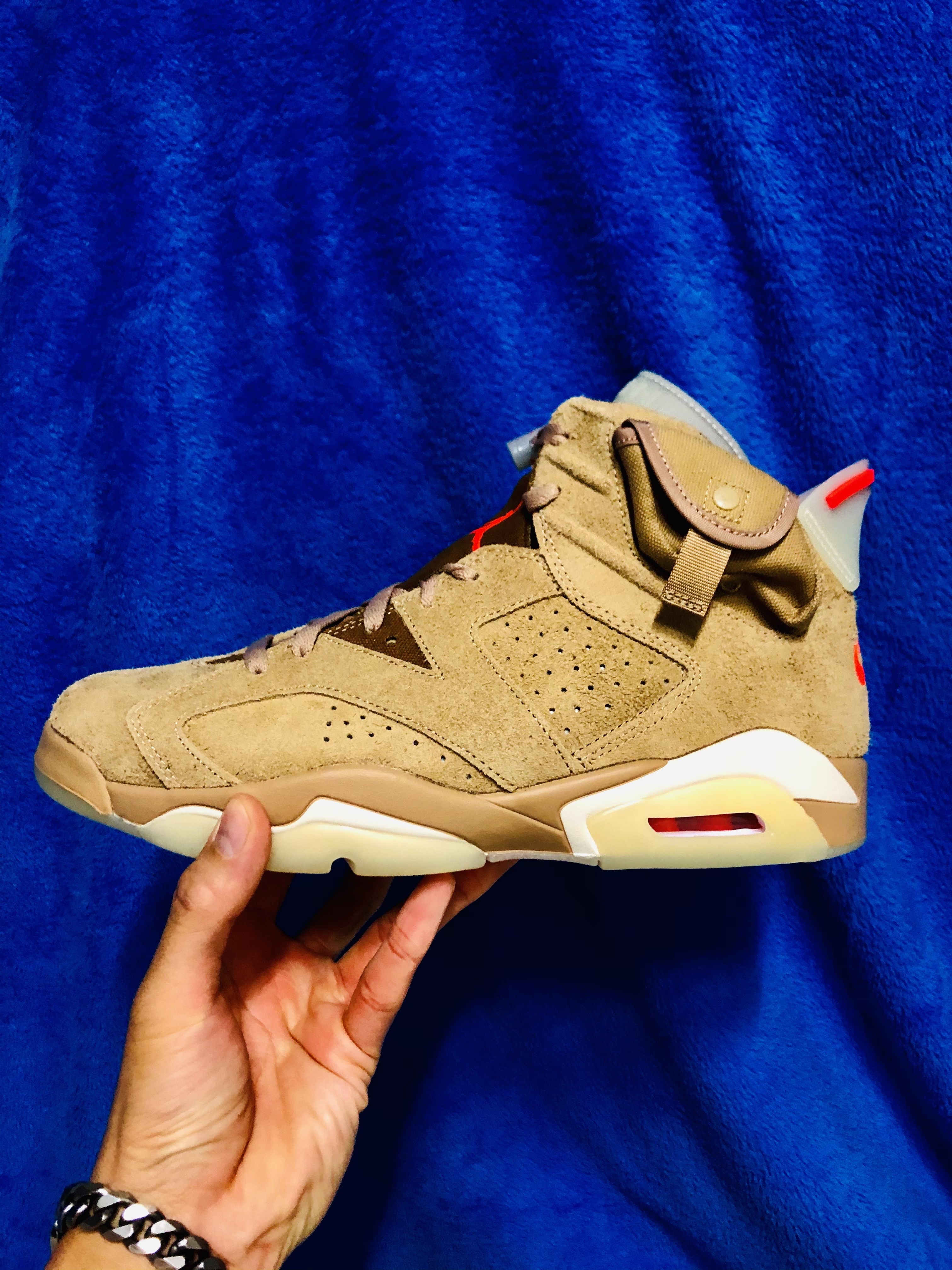 Jordan 6 x Travis Scott Retro SP British Khaki 착용 스타일 - 2