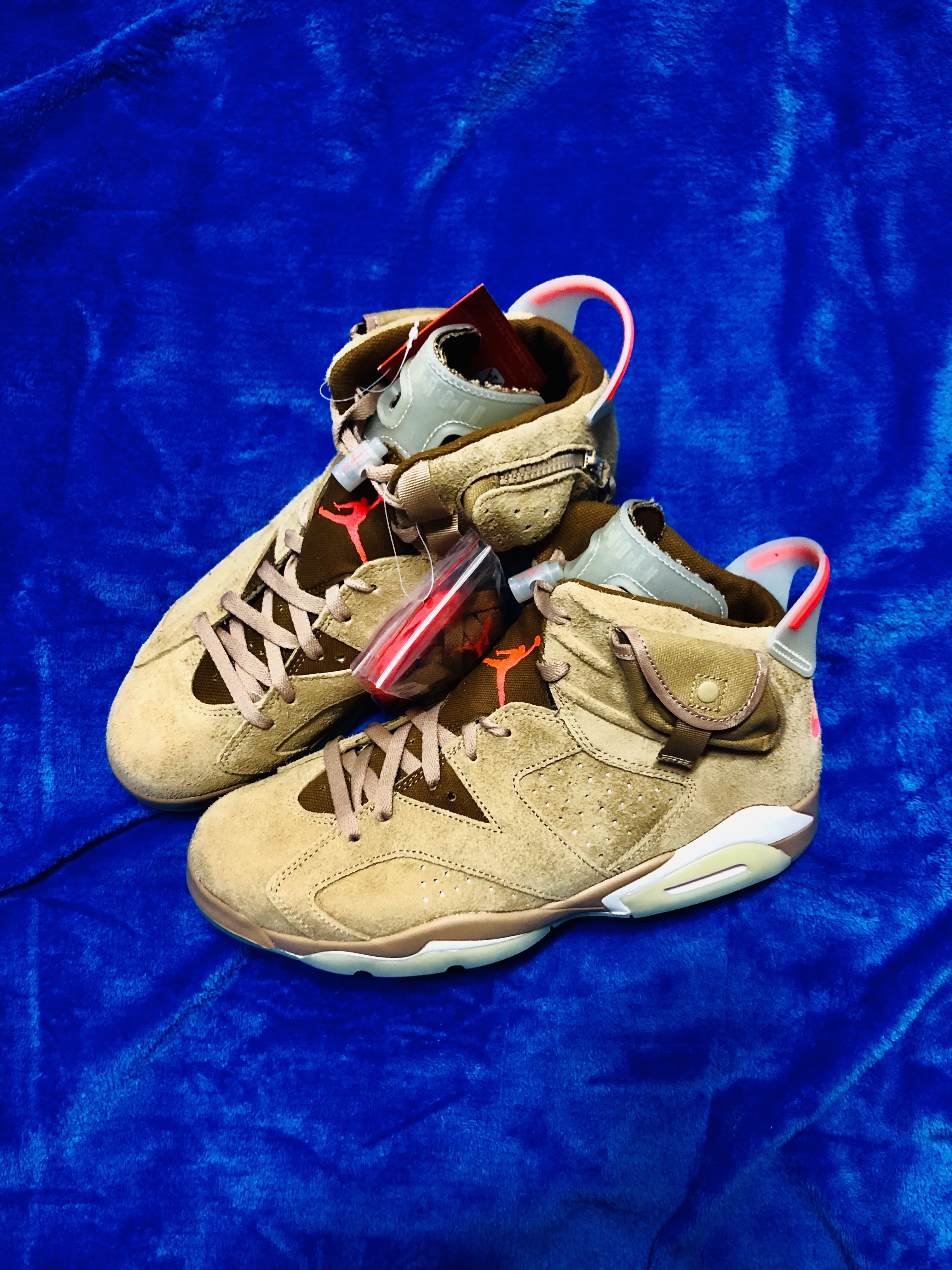 Jordan 6 x Travis Scott Retro SP British Khaki 착용 스타일 - 3