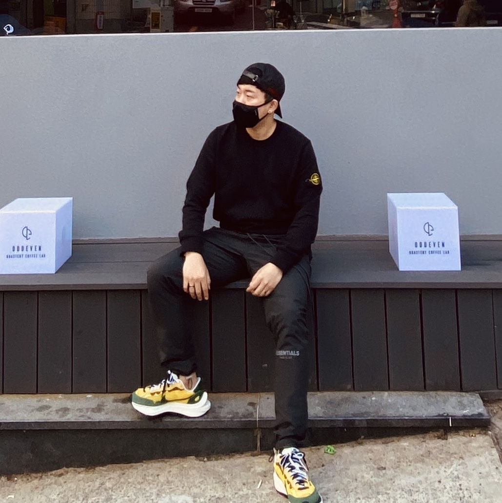 Nike x Sacai VaporWaffle Tour Yellow & Gorge Green Sail, Essentials Track Pants Black - 20FW 착용 스타일