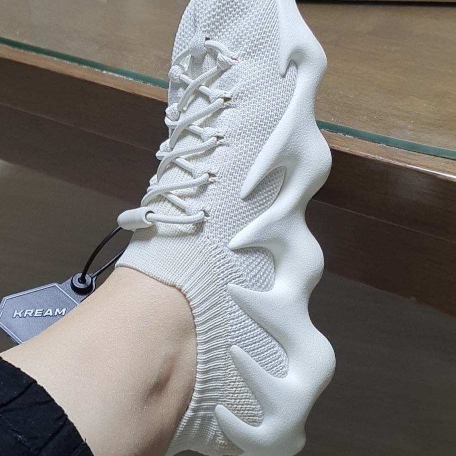 (Kids) Adidas Yeezy 450 Cloud White 착용 스타일 - 1