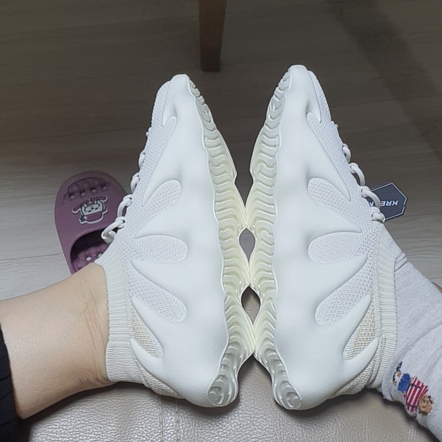 (Kids) Adidas Yeezy 450 Cloud White 착용 스타일 - 2