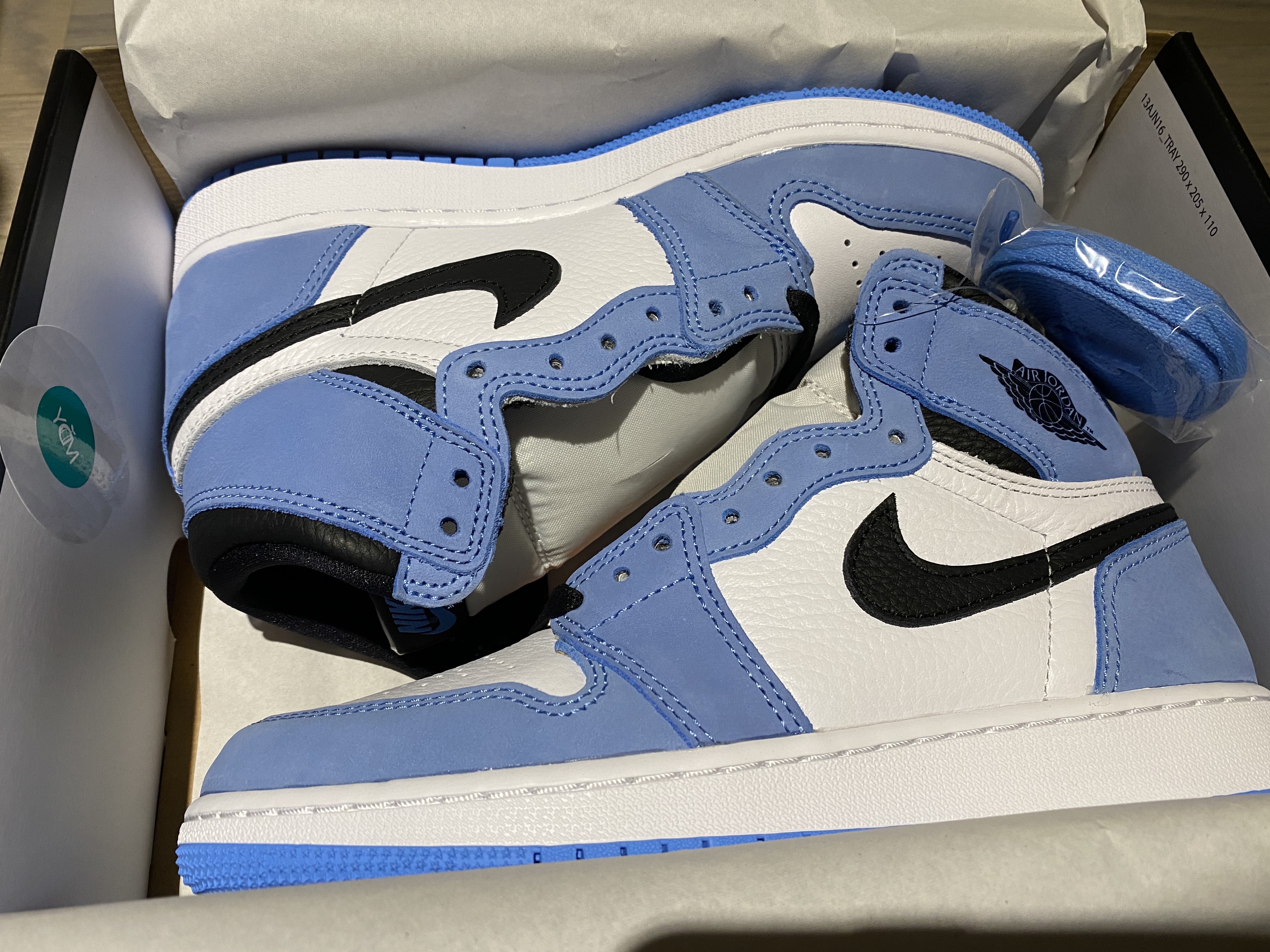 (GS) Jordan 1 Retro High OG University Blue 착용 스타일 - 2