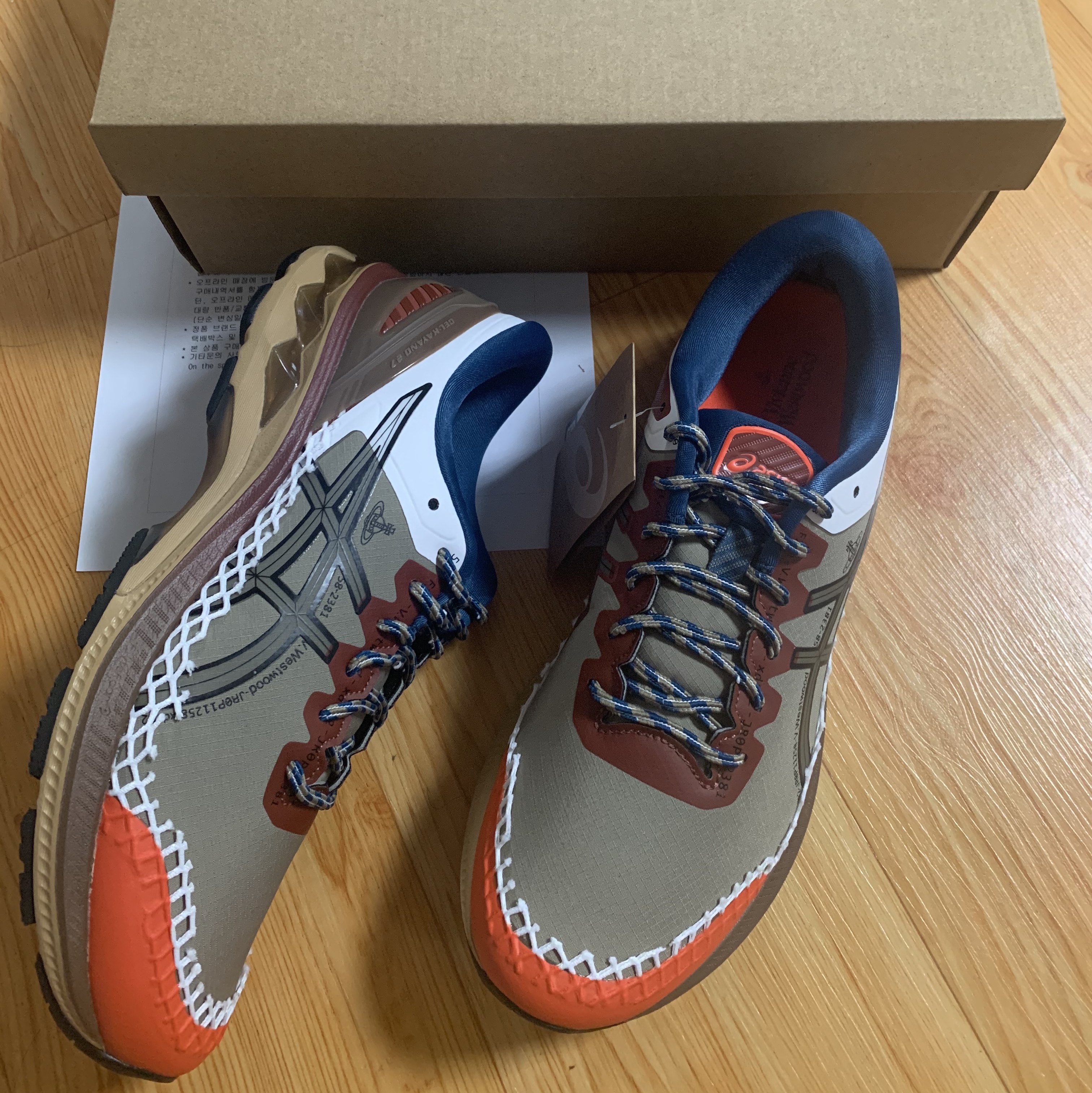 Asics x Vivienne Westwood Gel-Kayano 27 DE Ox Brown 착용 스타일