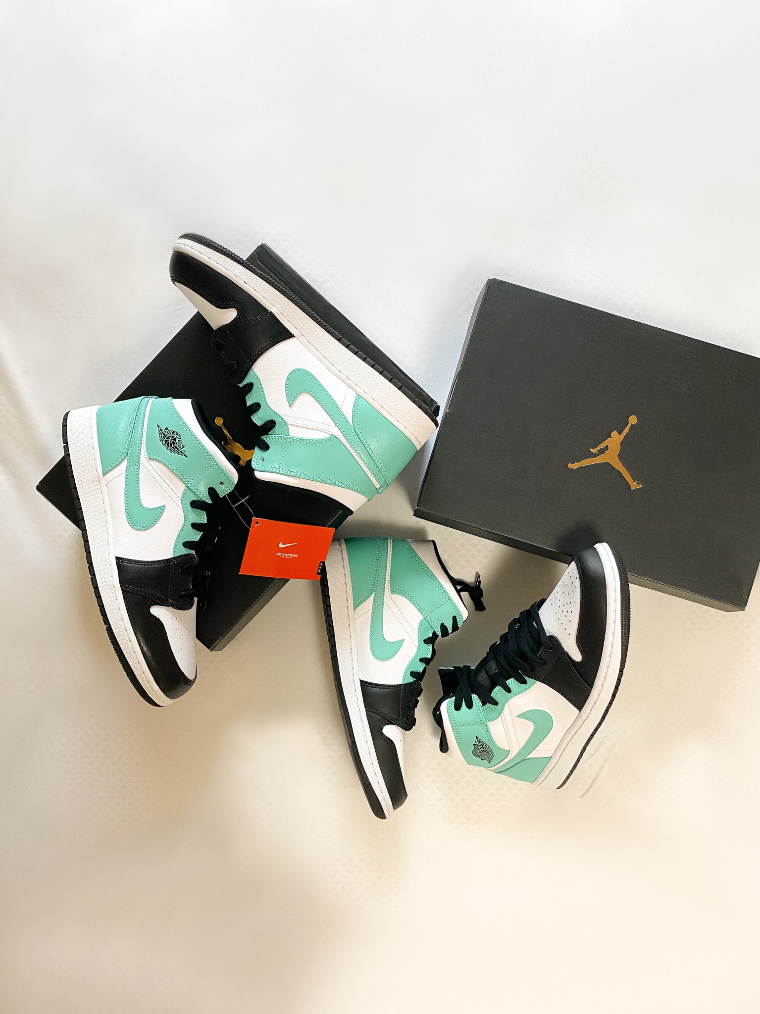 Jordan 1 Mid Tropical Twist, (GS) Jordan 1 Mid Tropical Twist 착용 스타일