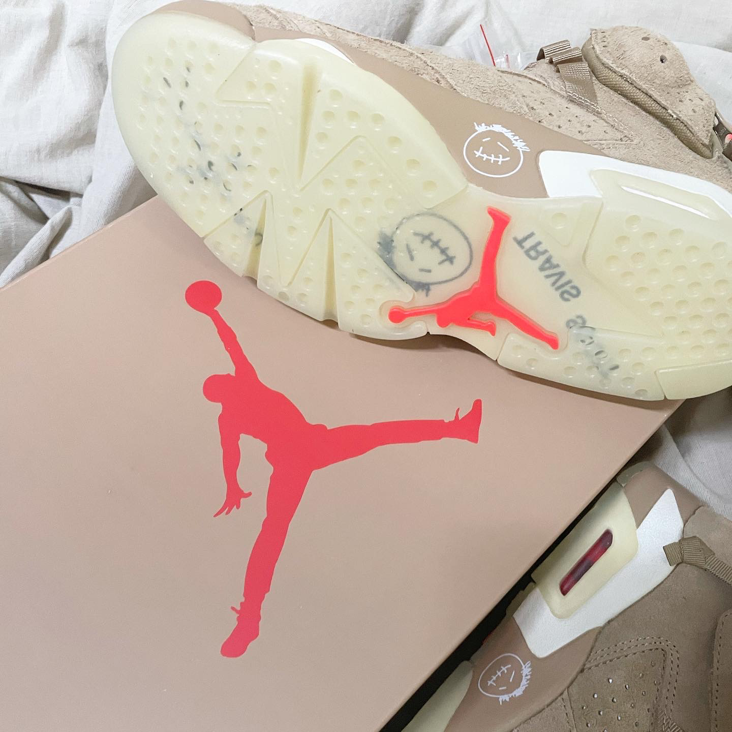 Jordan 6 x Travis Scott Retro SP British Khaki 착용 스타일 - 3