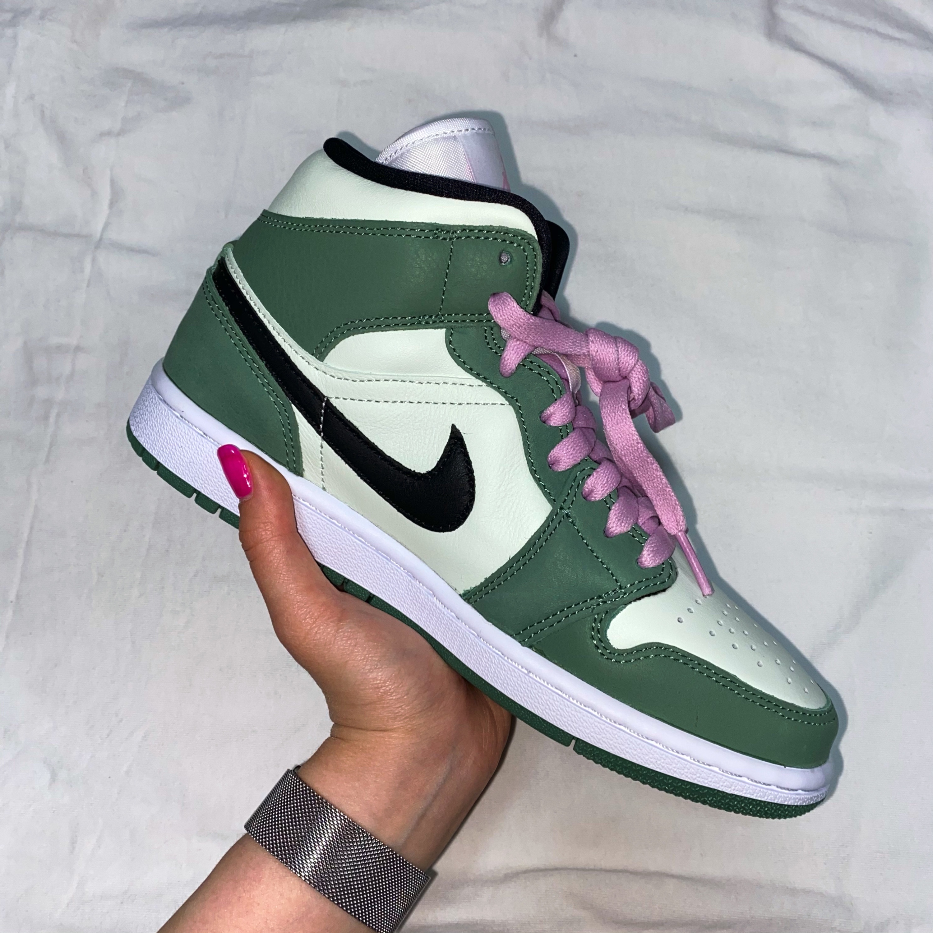 (W) Jordan 1 Mid SE Dutch Green 착용 스타일 - 2