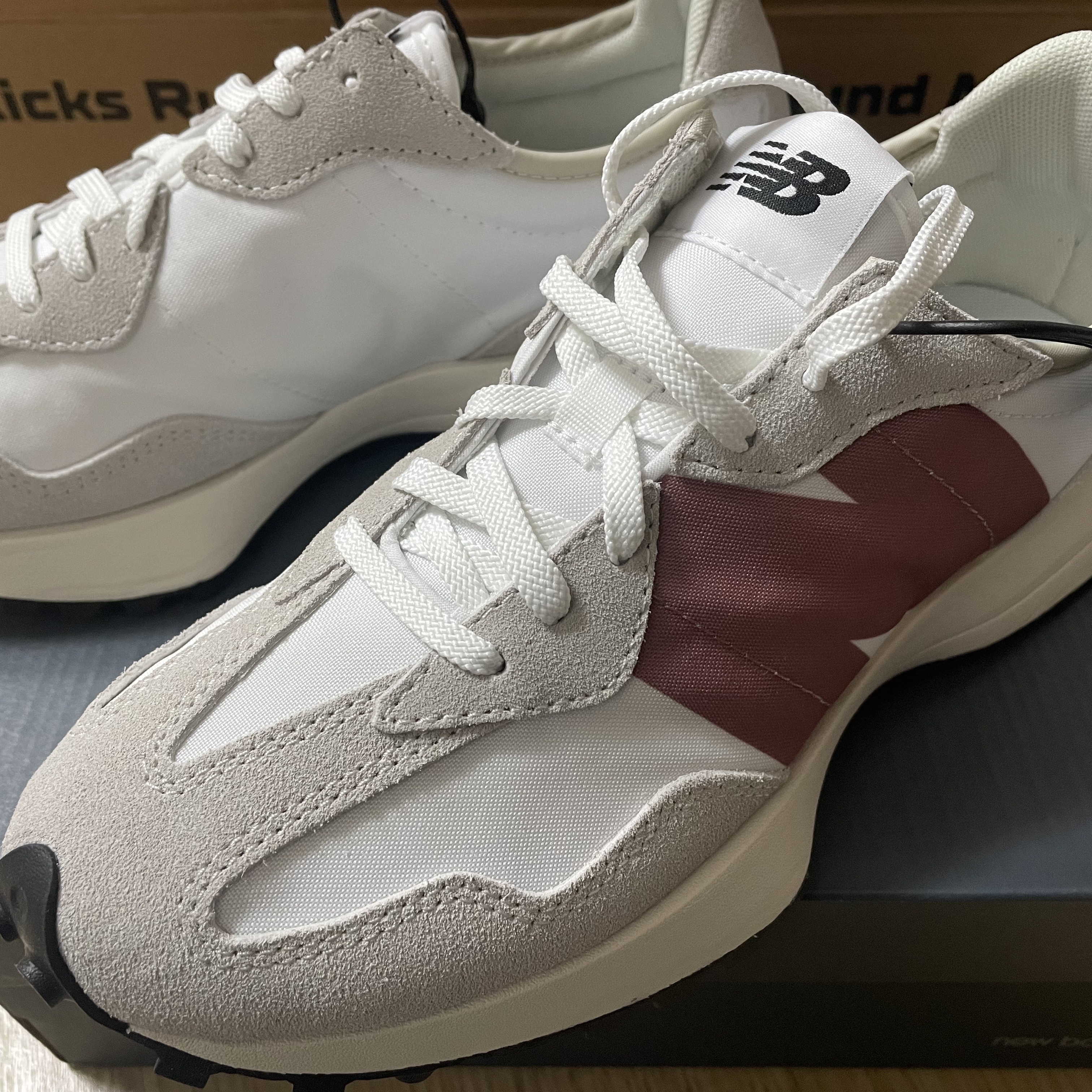 (W) New Balance 327 Gray Rose 착용 스타일 - 3