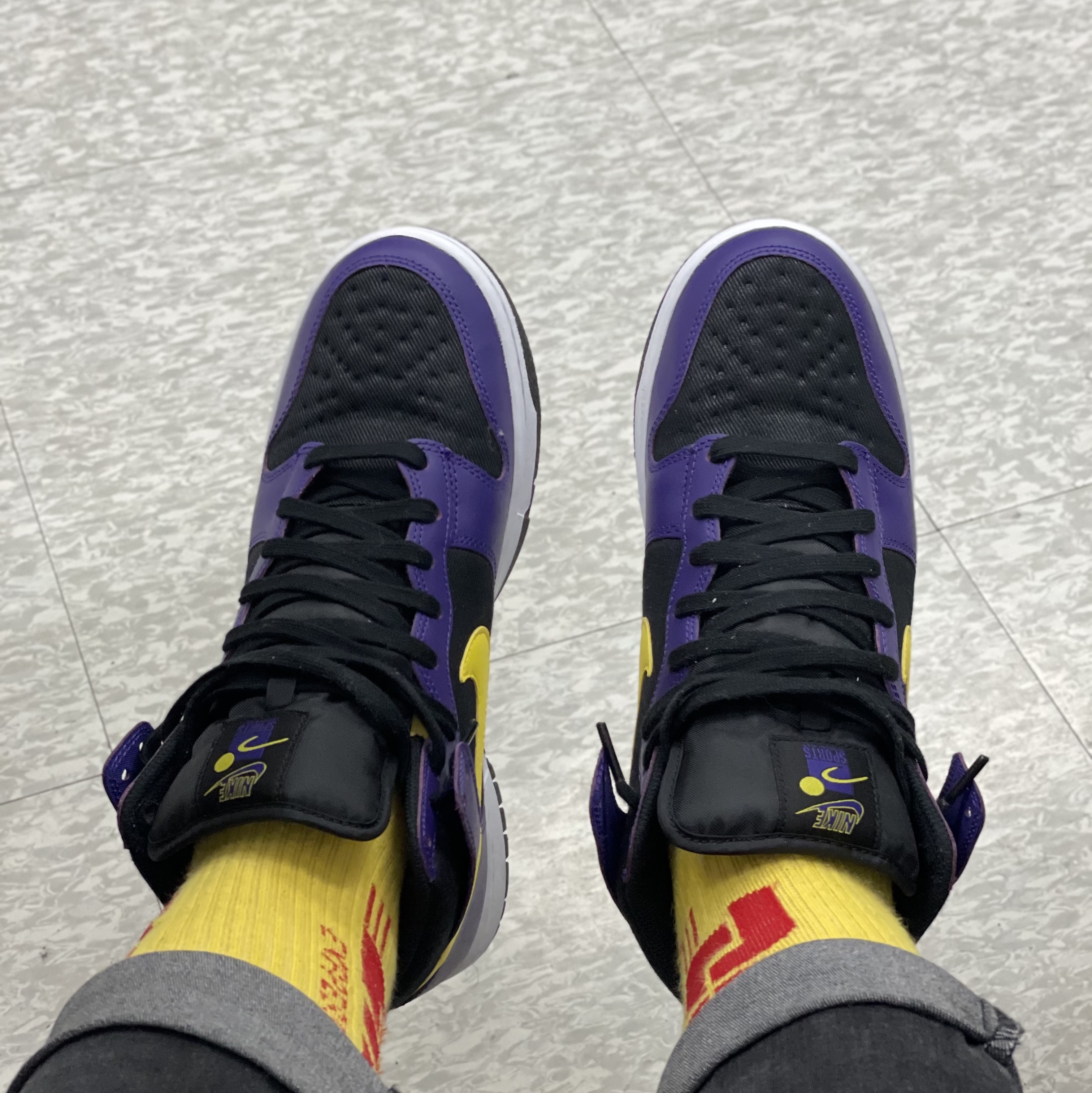 Nike Dunk High PRM EMB Court Purple 착용 스타일 - 5