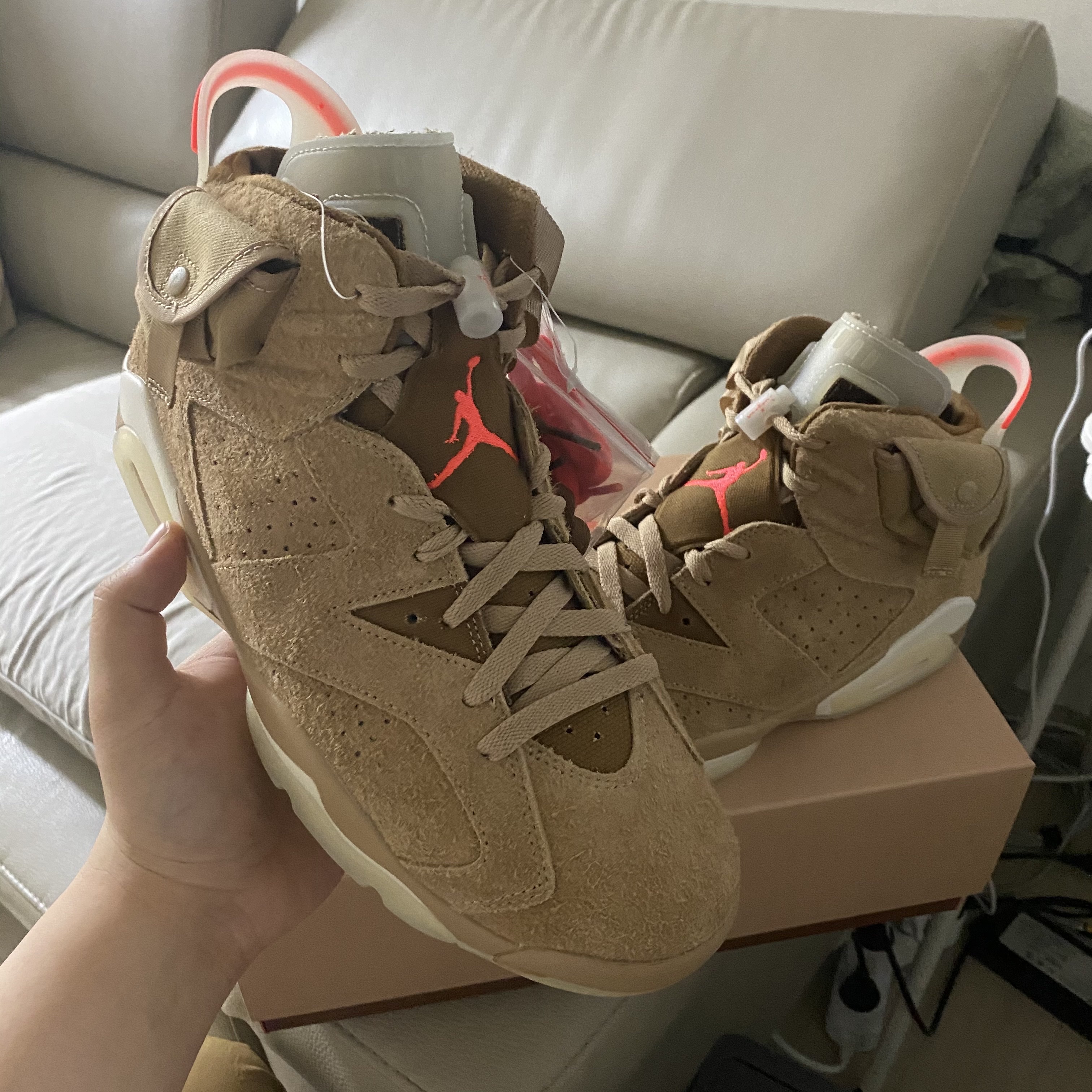 Jordan 6 x Travis Scott Retro SP British Khaki 착용 스타일 - 1
