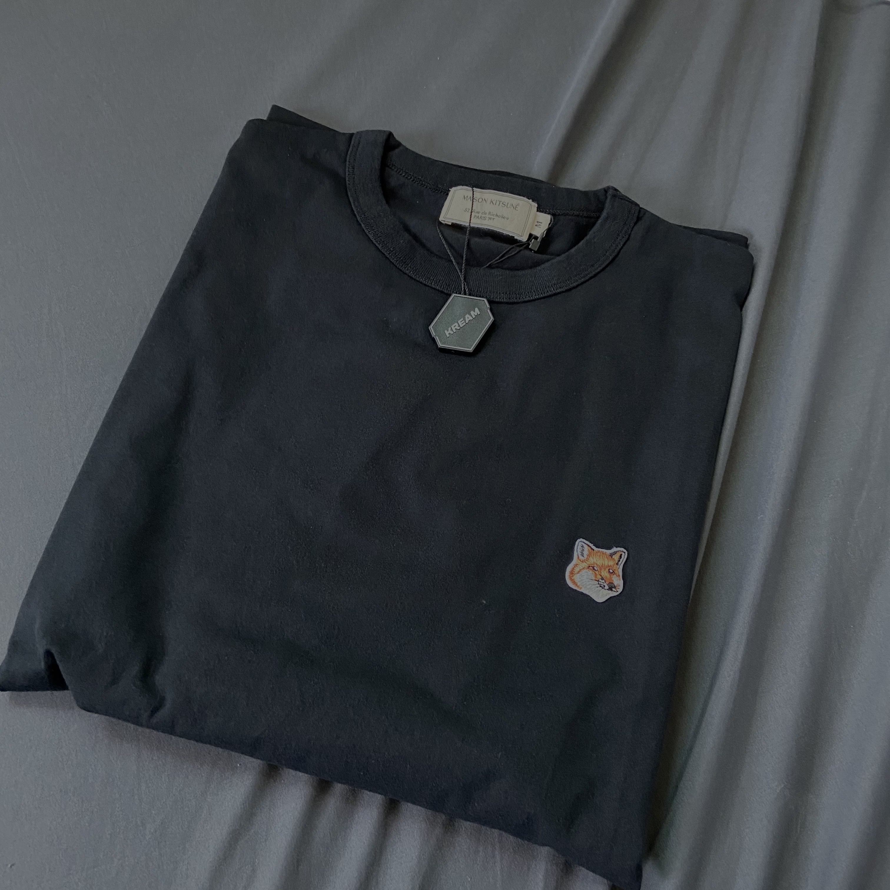 Maison Kitsune Fox Head Patch Regular Long Sleeve T-Shirt Navy 착용 스타일