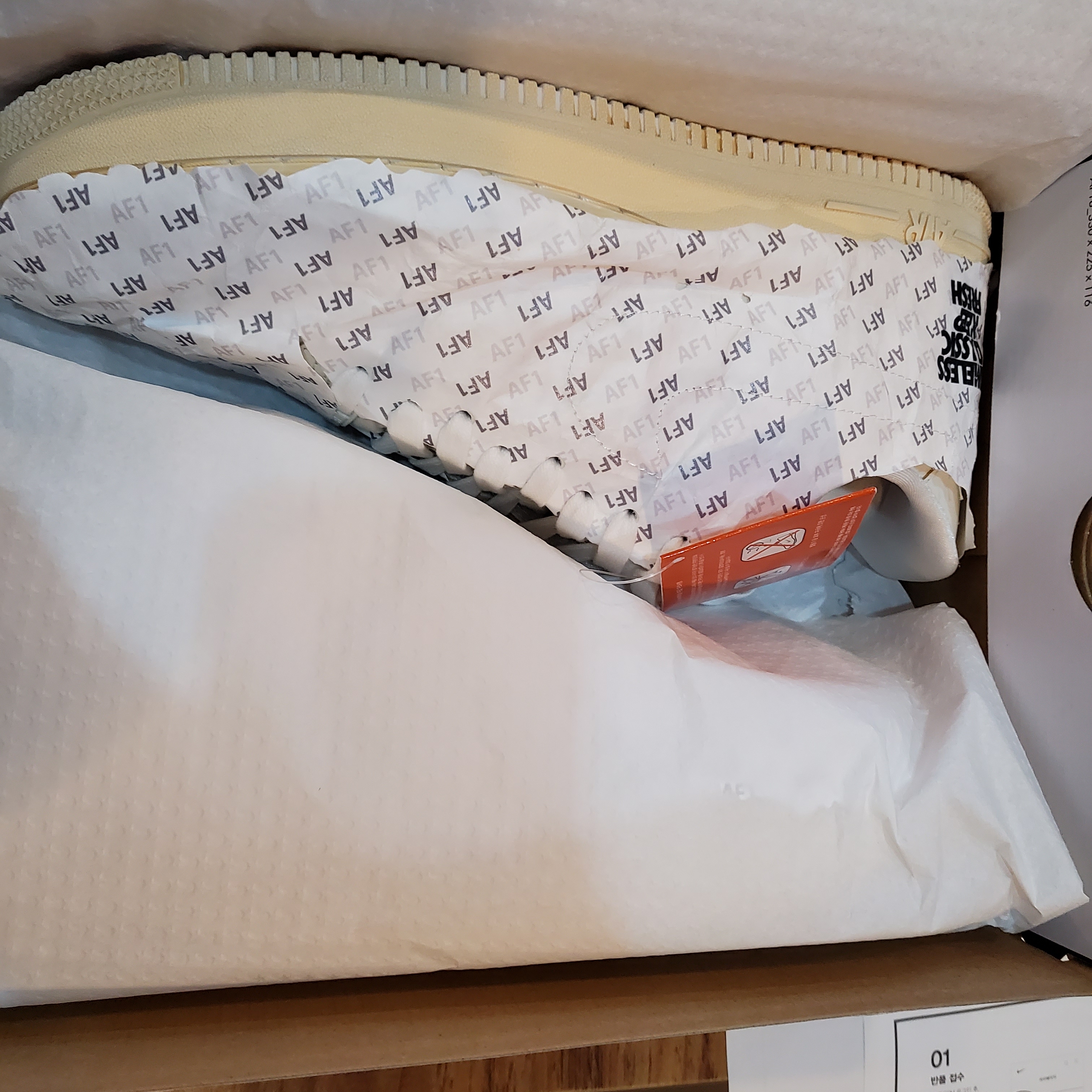 Nike Air Force 1 '07 LV8 Timeless Classic 착용 스타일 - 2