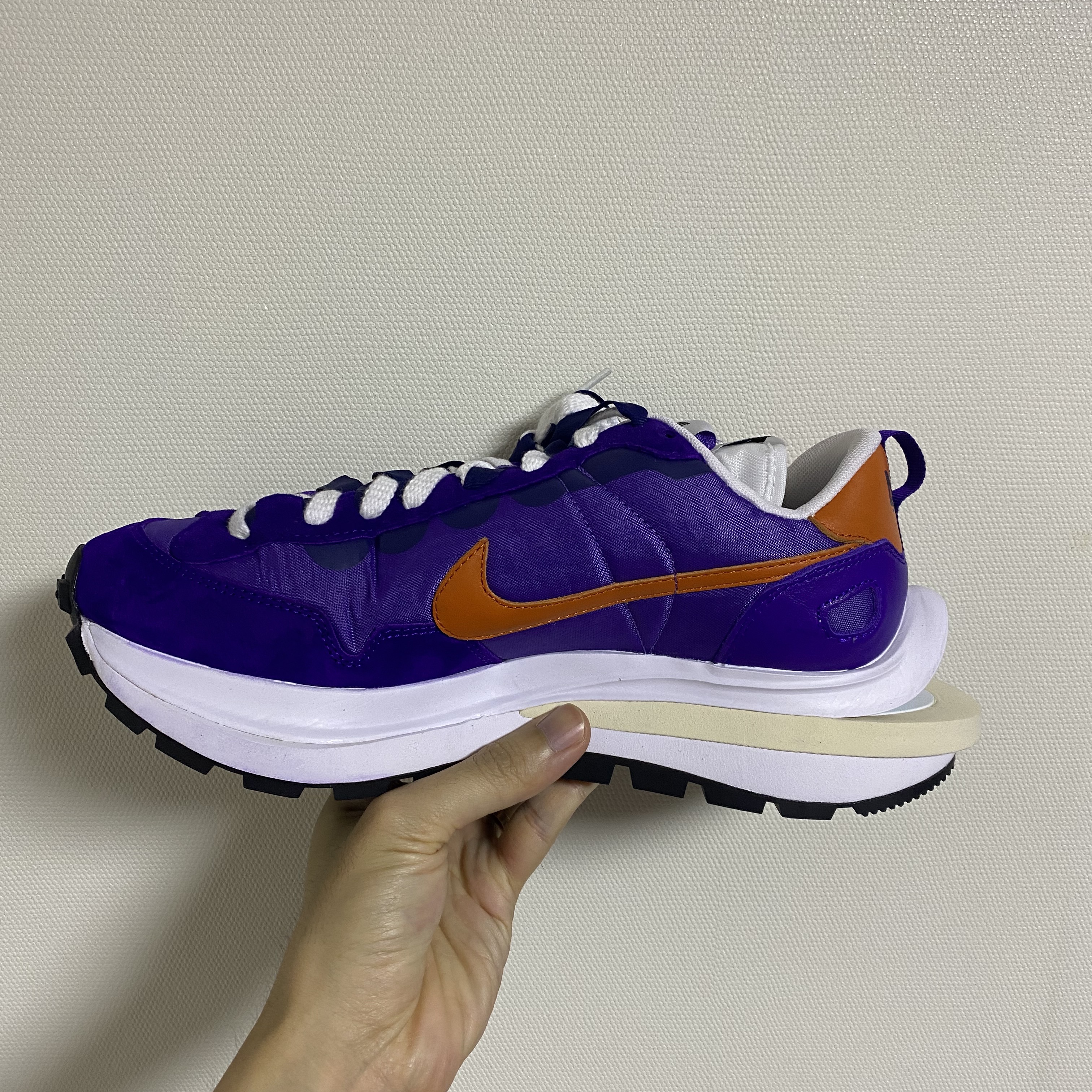 Nike x Sacai VaporWaffle Dark Iris 착용 스타일