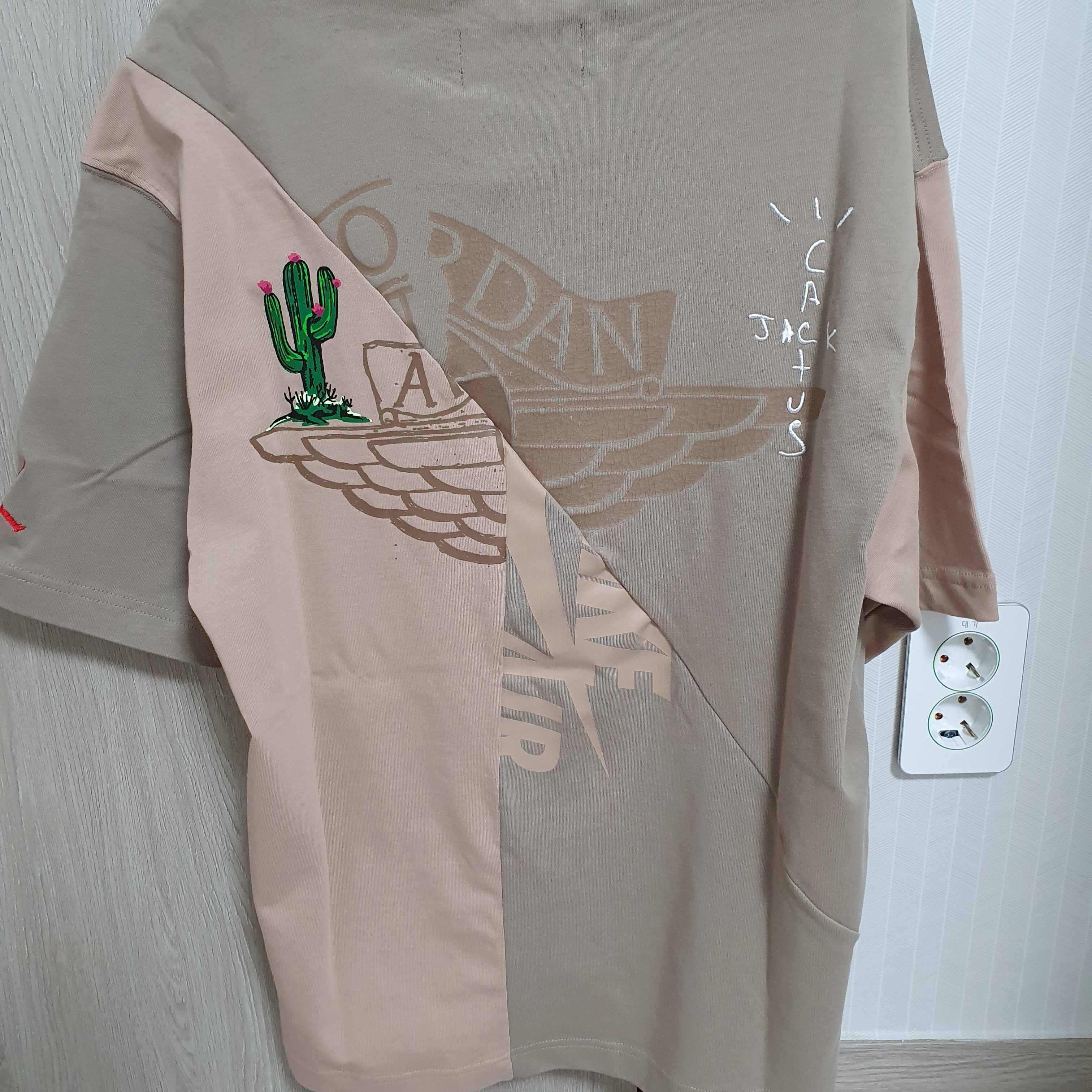 Jordan x Travis Scott S/S Top - Asia 착용 스타일 - 2