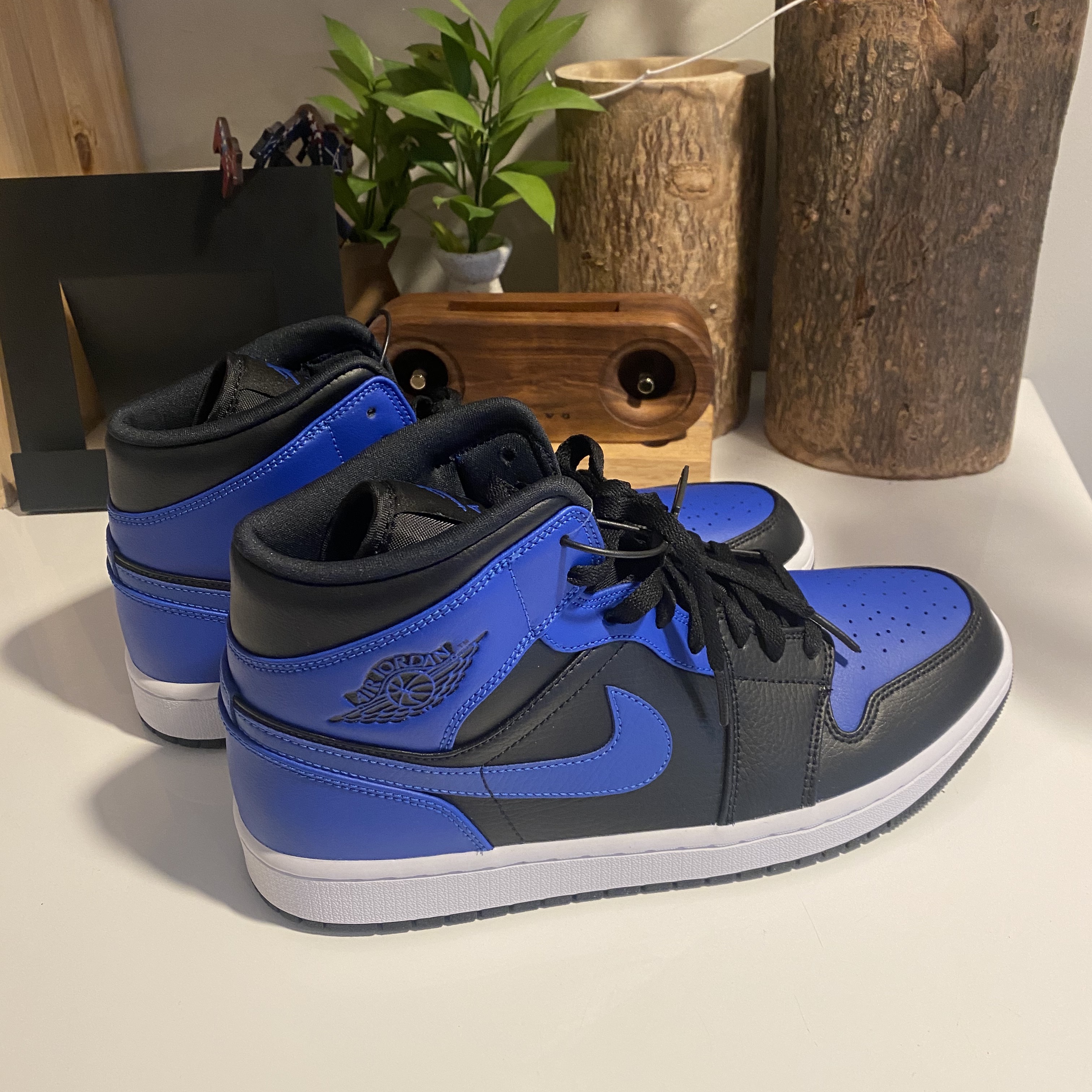 Jordan 1 Mid Black Hyper Royal 착용 스타일 - 1