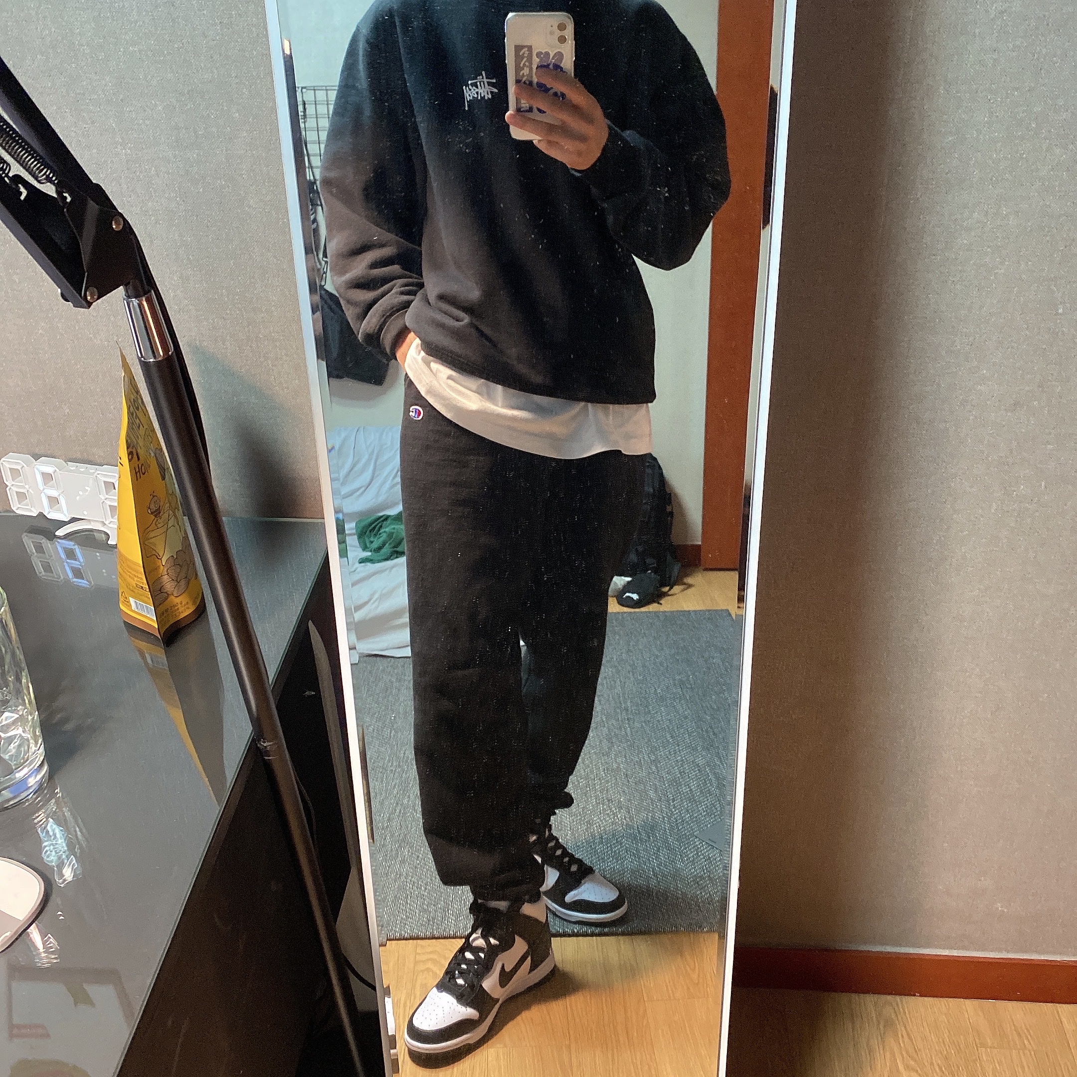 Nike Dunk High Retro Black and White 착용 스타일 - 3