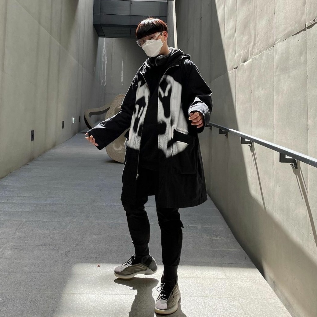 Supreme x Yohji Yamamoto Parka Black - 20FW, Adidas Yeezy QNTM Barium 착용 스타일