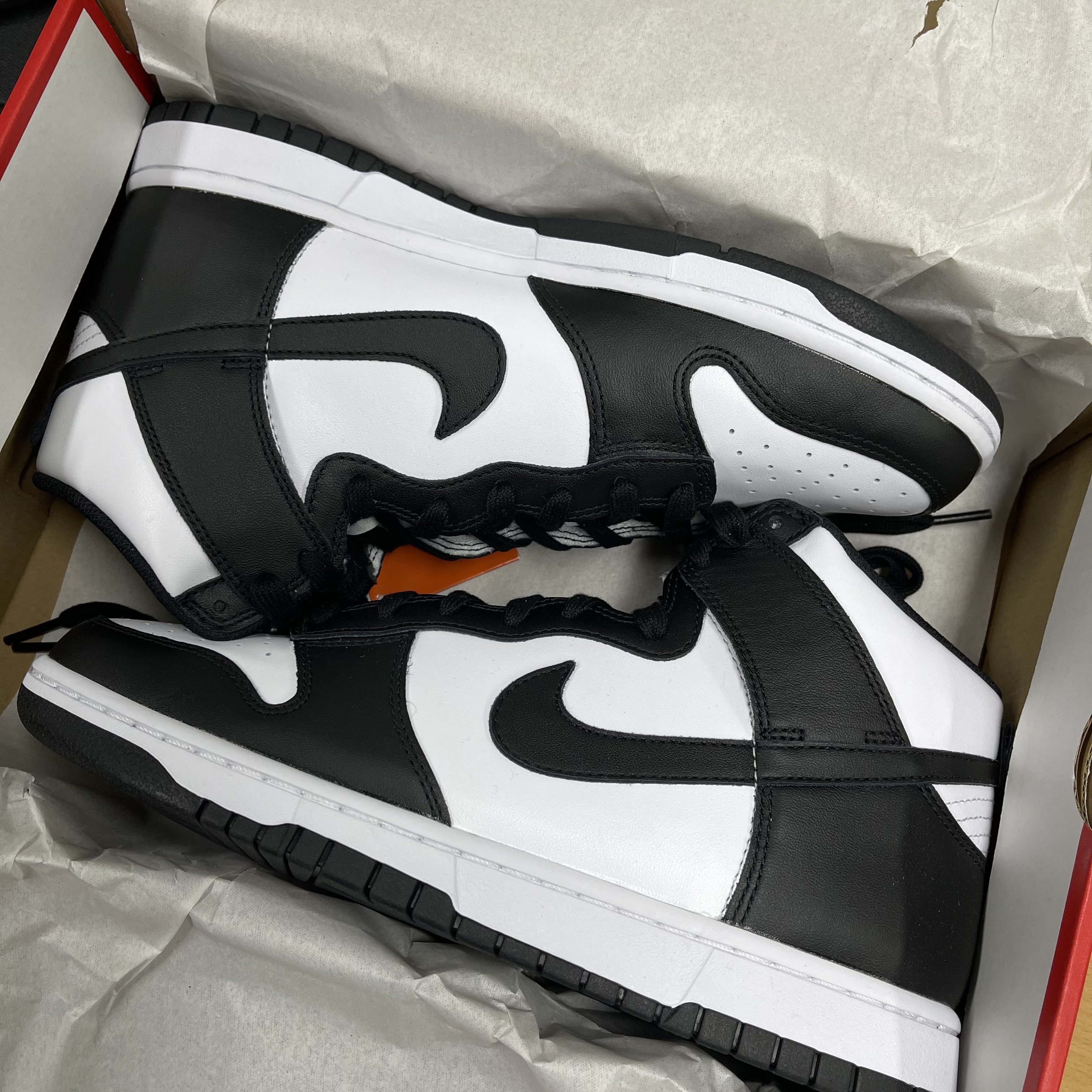 Nike Dunk High Retro Black and White 착용 스타일 - 2