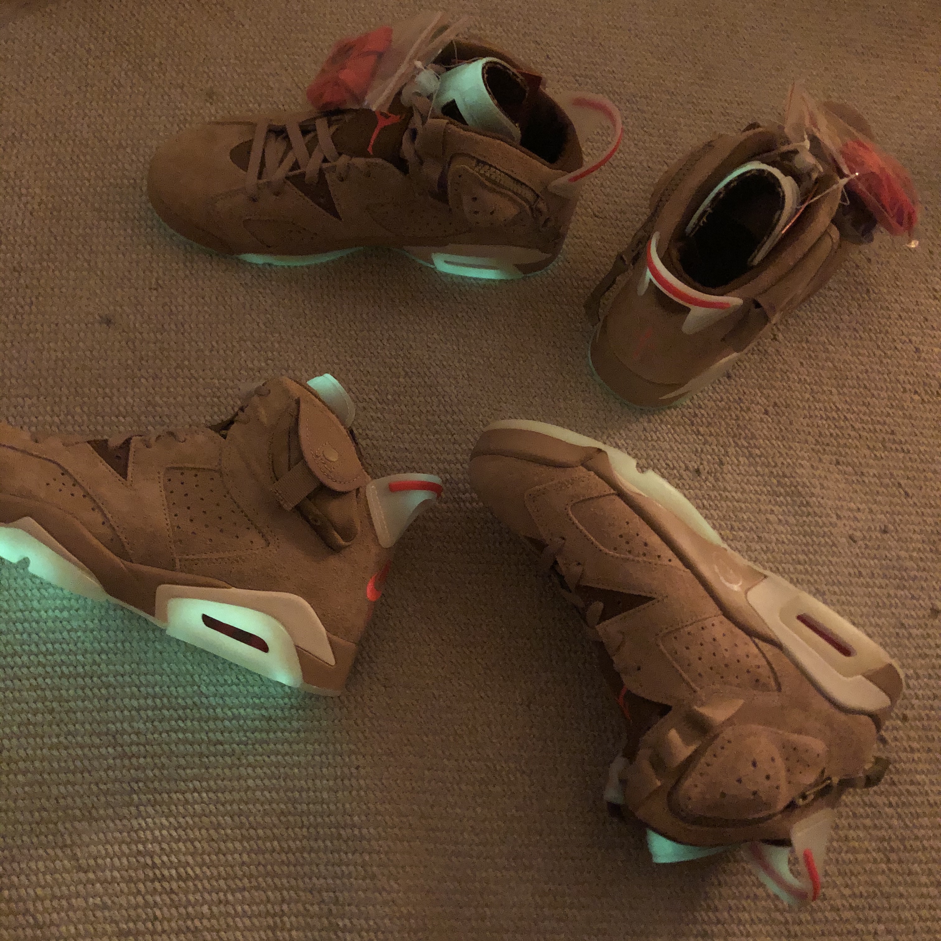 Jordan 6 x Travis Scott Retro SP British Khaki 착용 스타일 - 2