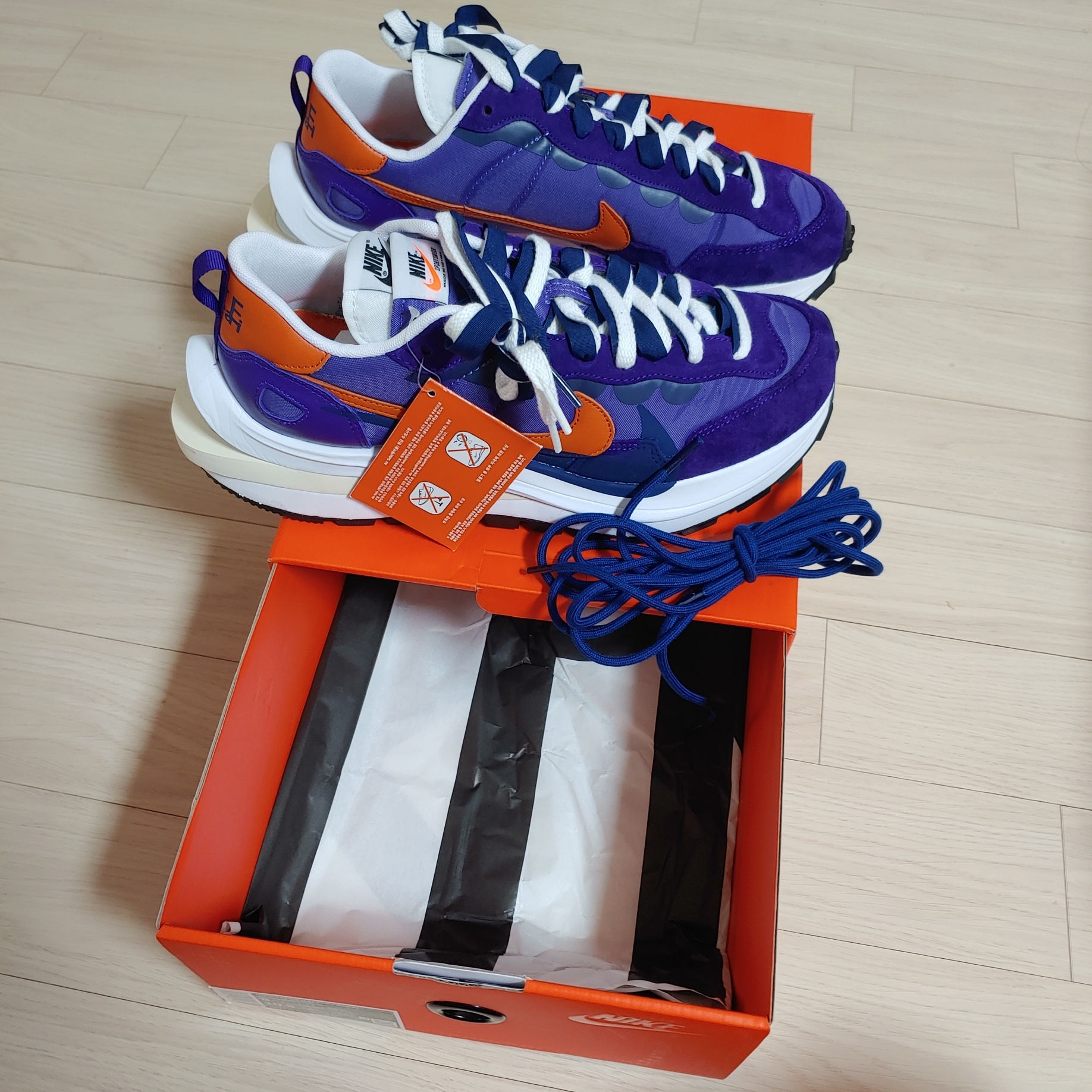 Nike x Sacai VaporWaffle Dark Iris 착용 스타일