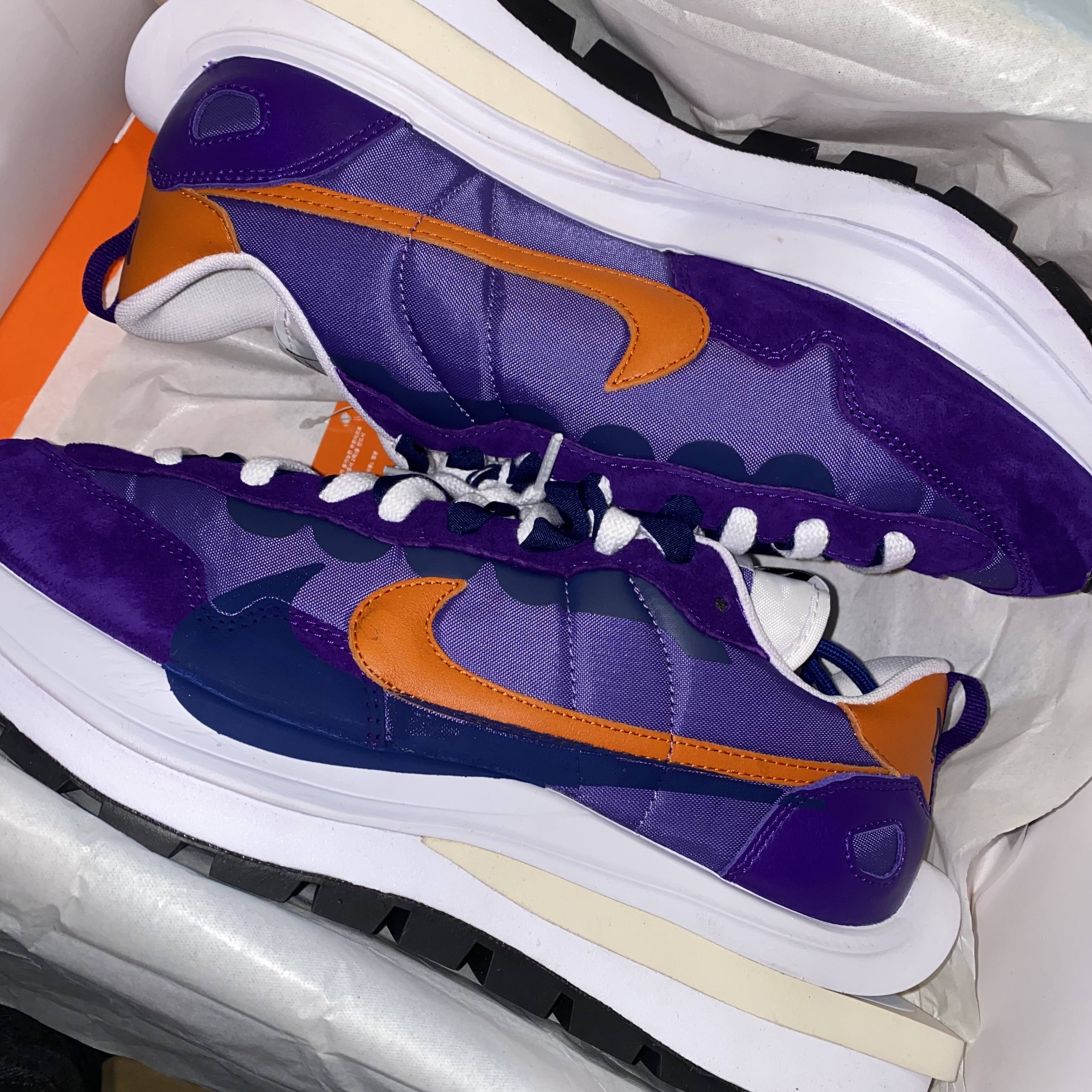 Nike x Sacai VaporWaffle Dark Iris 착용 스타일