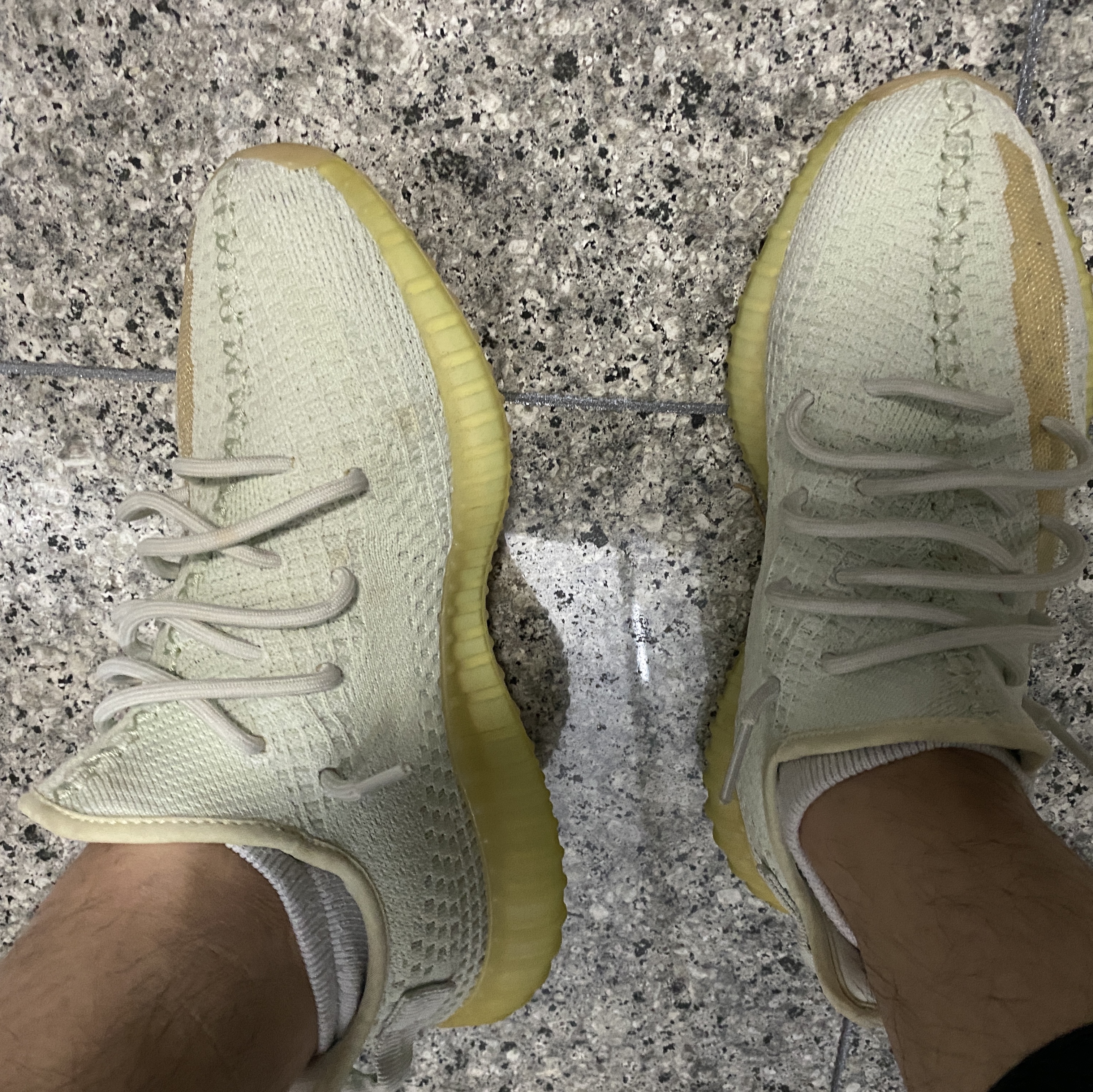 Adidas Yeezy Boost 350 V2 Hyperspace, Adidas Yeezy Boost 350 V2 Black - Non-Reflective 착용 스타일 - 5