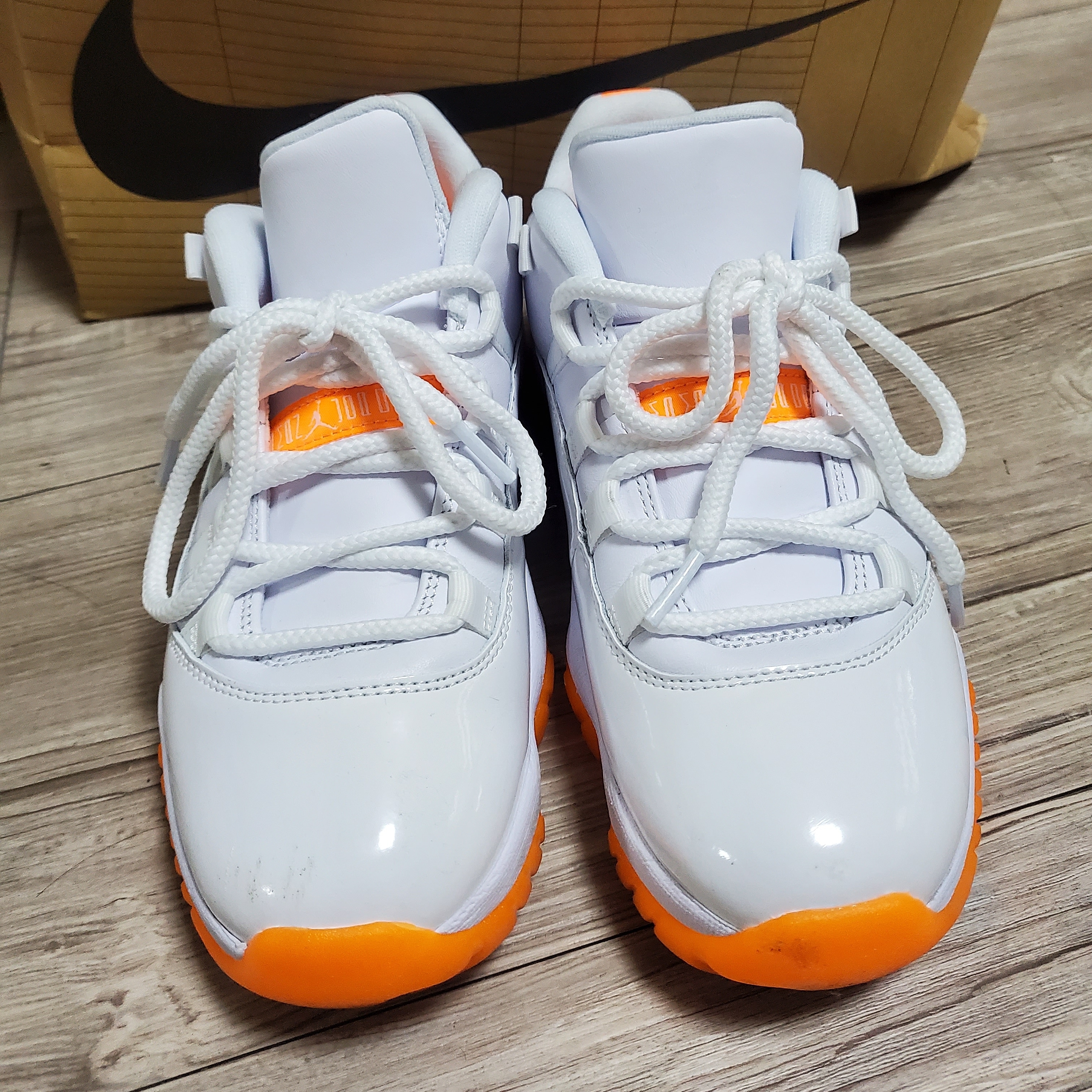 (W) Jordan 11 Retro Low Bright Citrus 착용 스타일