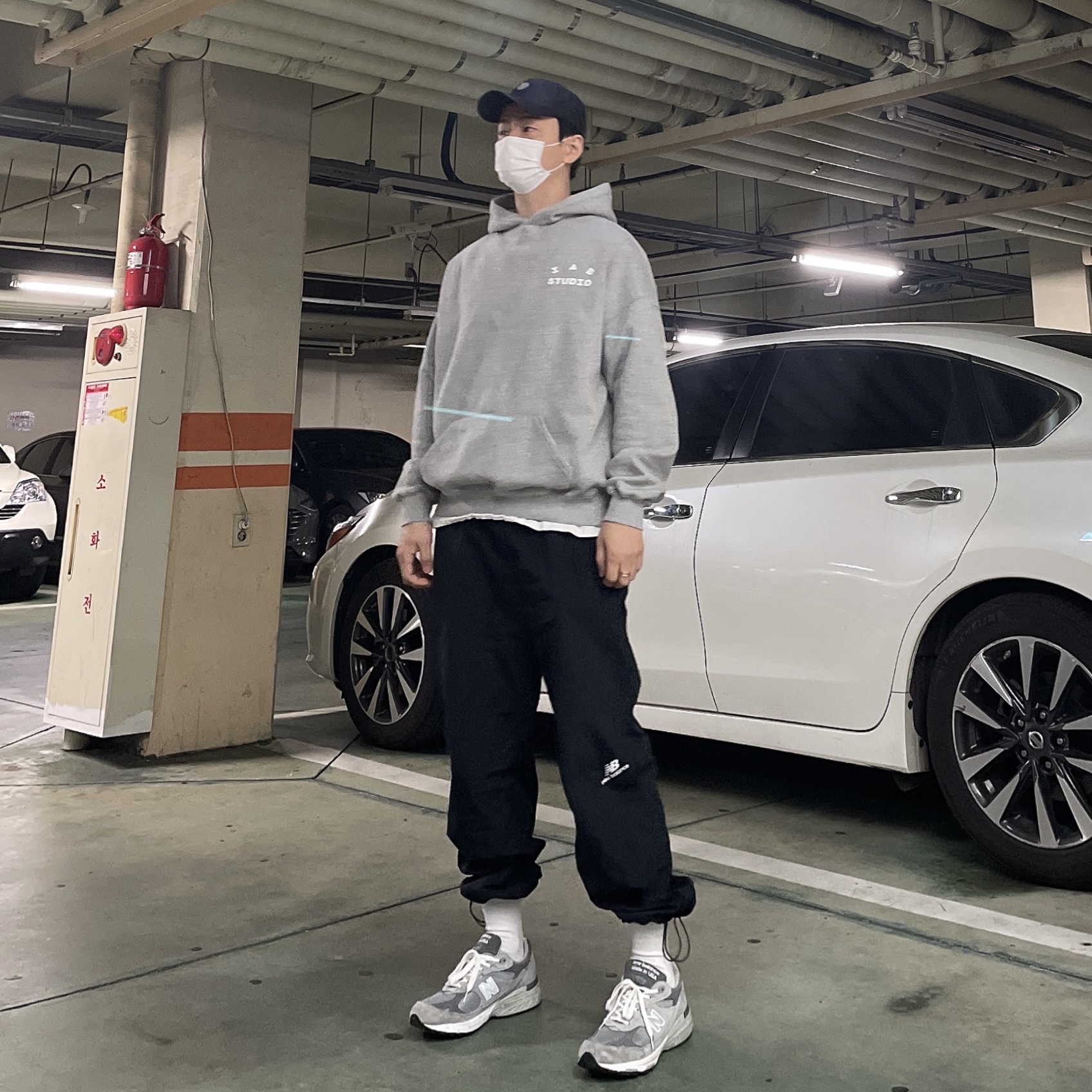 Supreme x Stone Island Painted Camo Nylon 6-Panel Black - 20FW, IAB Studio Hoodie Gray - 21SS 착용 스타일