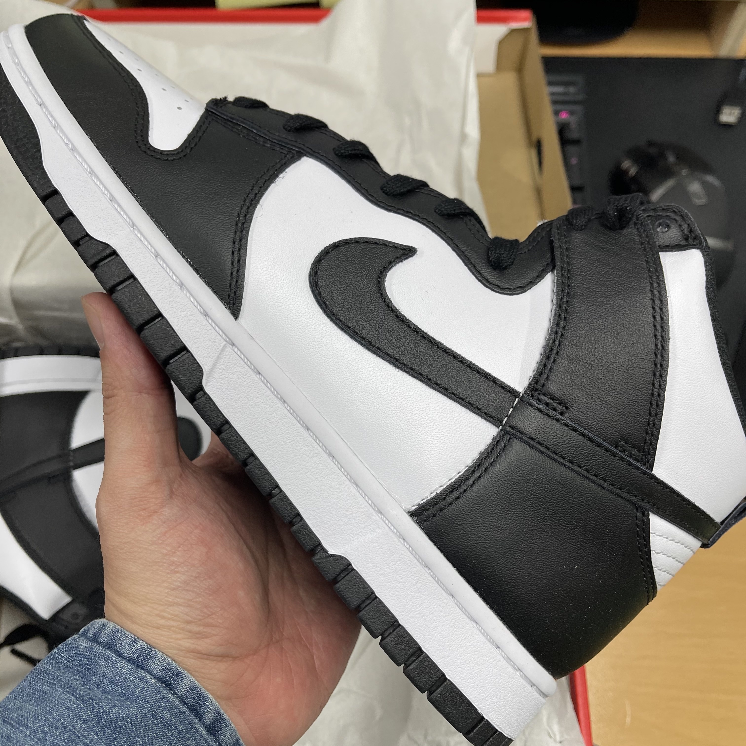 Nike Dunk High Retro Black and White 착용 스타일 - 1