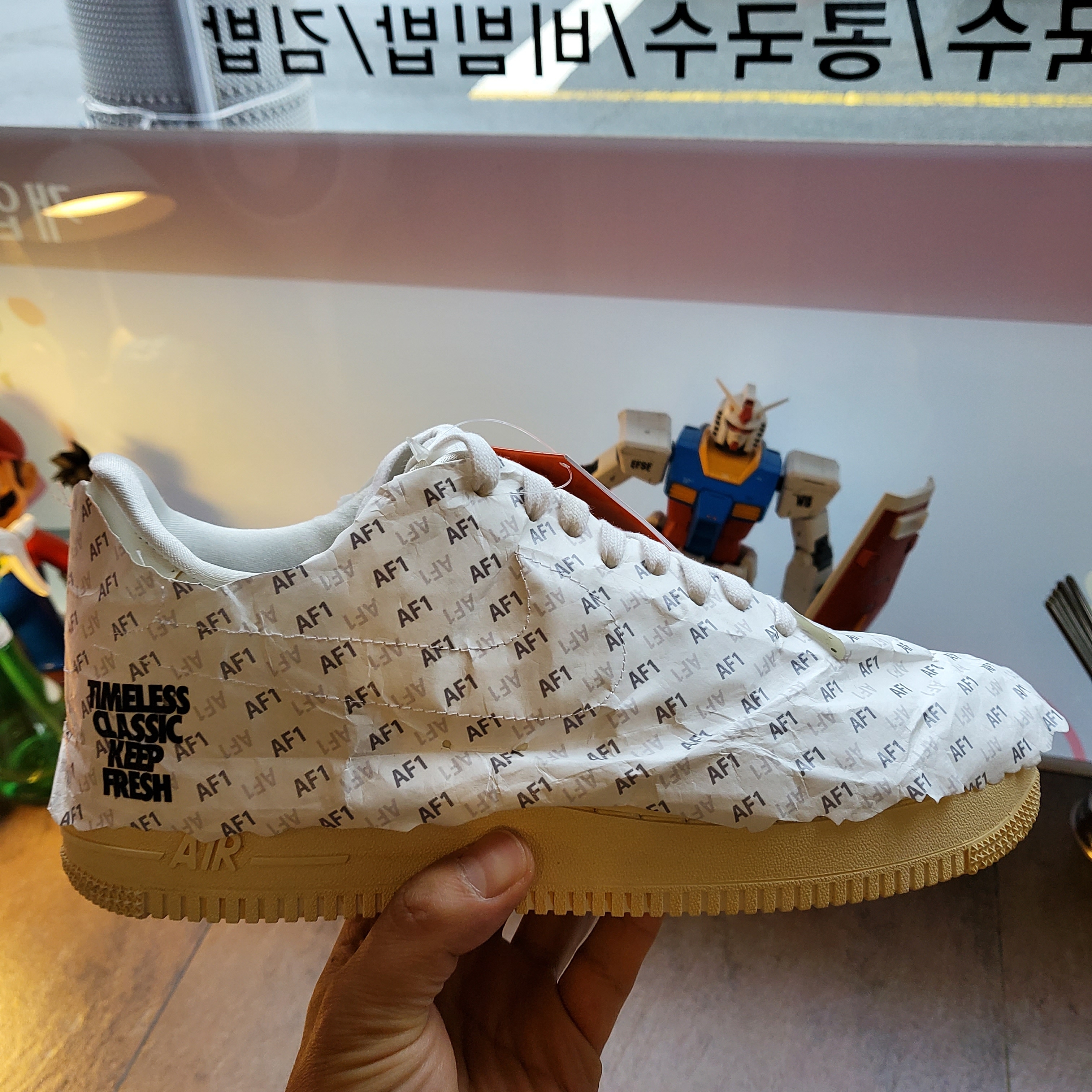 Nike Air Force 1 '07 LV8 Timeless Classic 착용 스타일 - 1