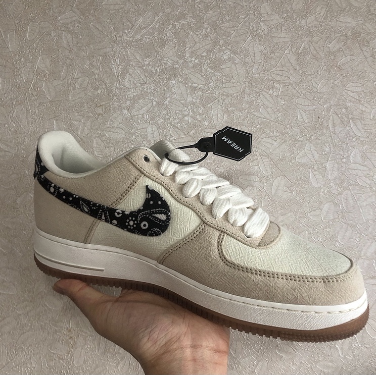 Nike Air Force 1 '07 LV8 Paisley Swoosh 착용 스타일 - 3