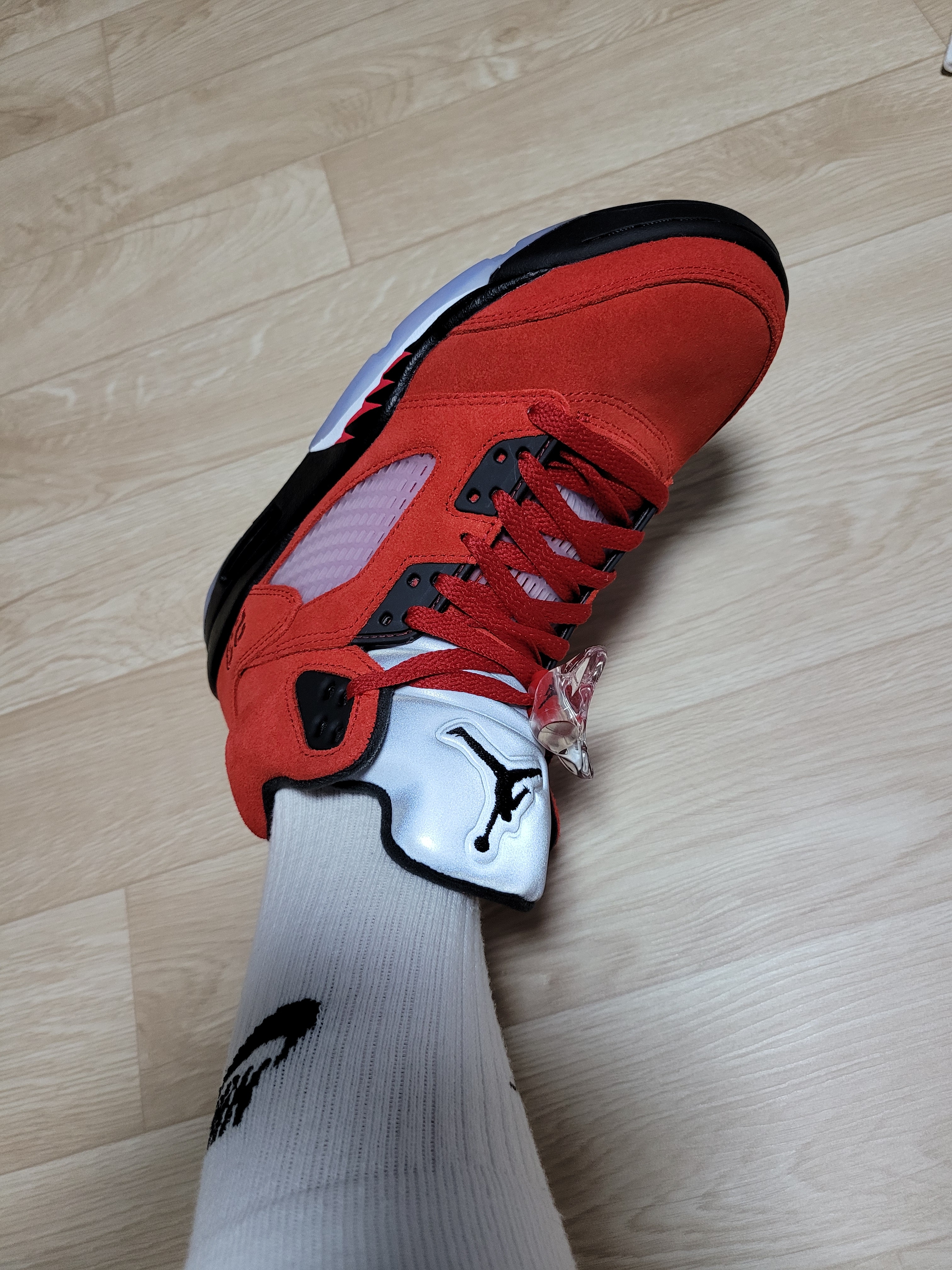 Jordan 5 Retro Toro Bravo ์ฐฉ์ฉ ์คํ์ผ
