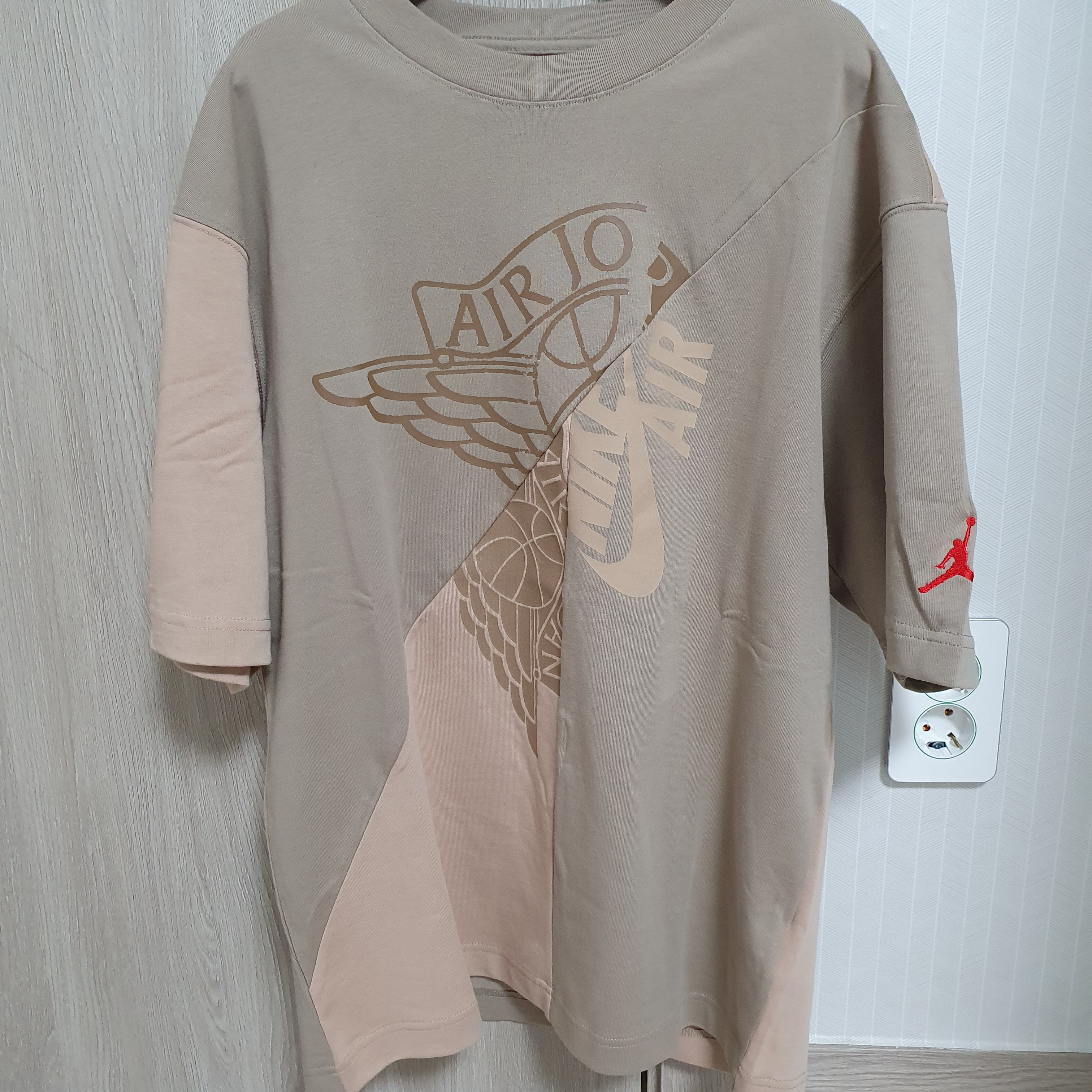 Jordan x Travis Scott S/S Top - Asia 착용 스타일 - 1