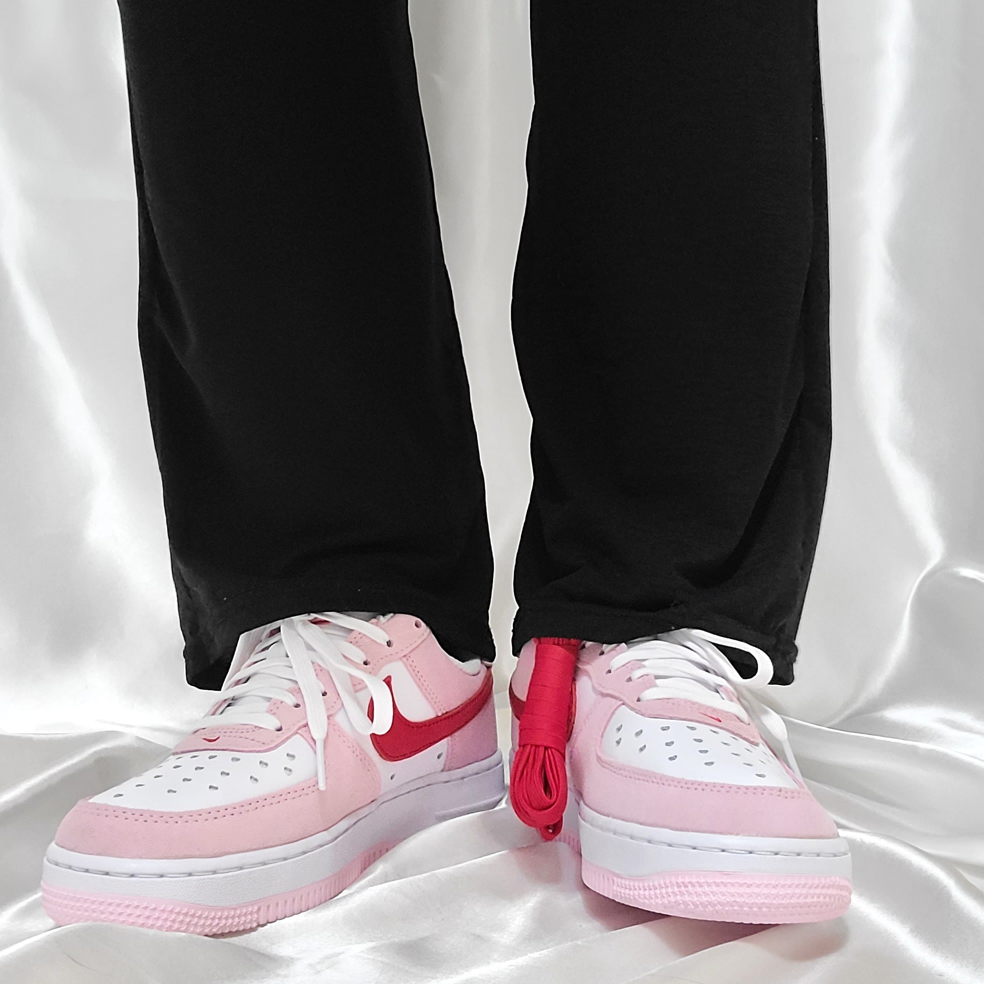 Nike Air Force 1 '07 QS Valentine's Day 착용 스타일 - 1