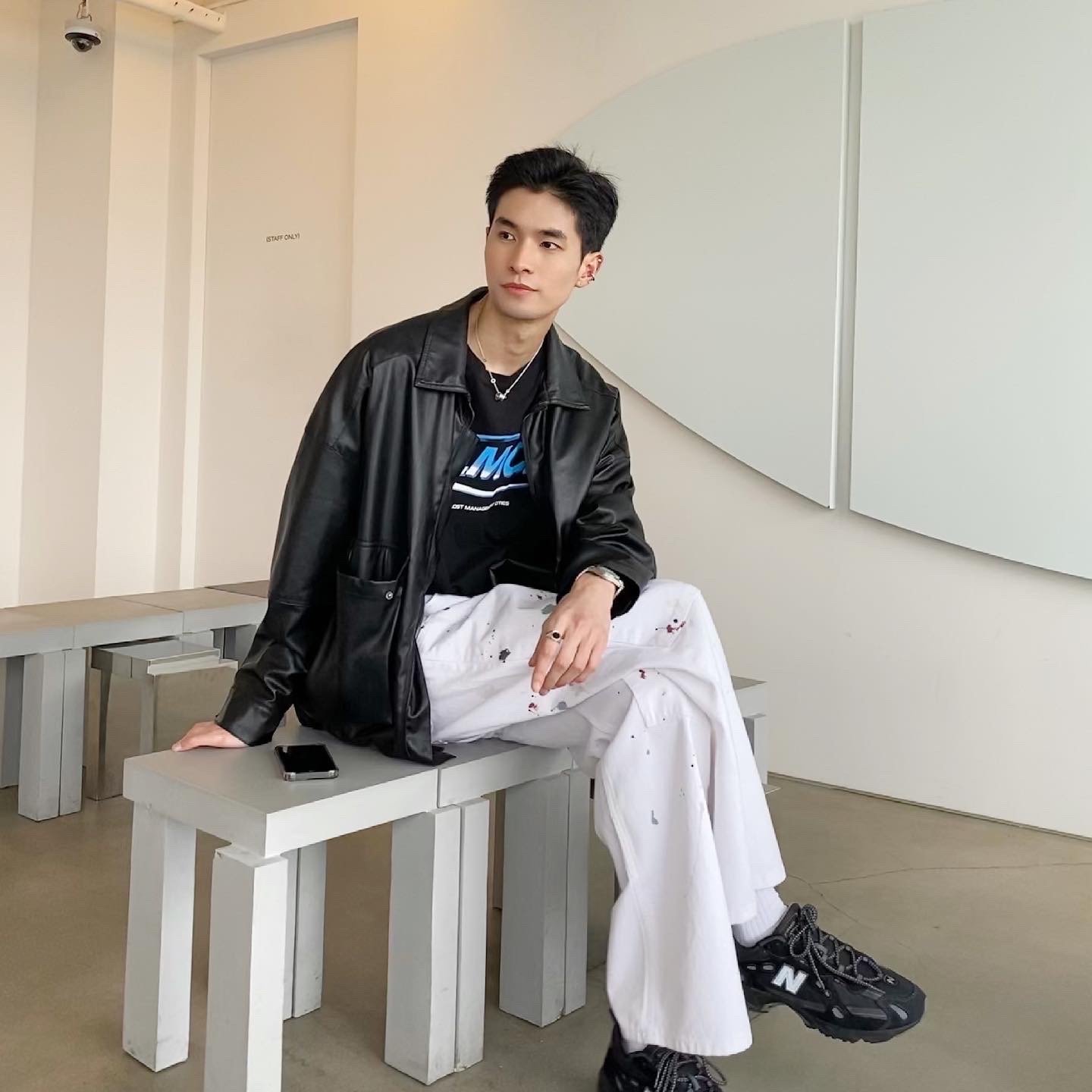 New Balance x Thisisneverthat 827 Black 착용 스타일 - 2