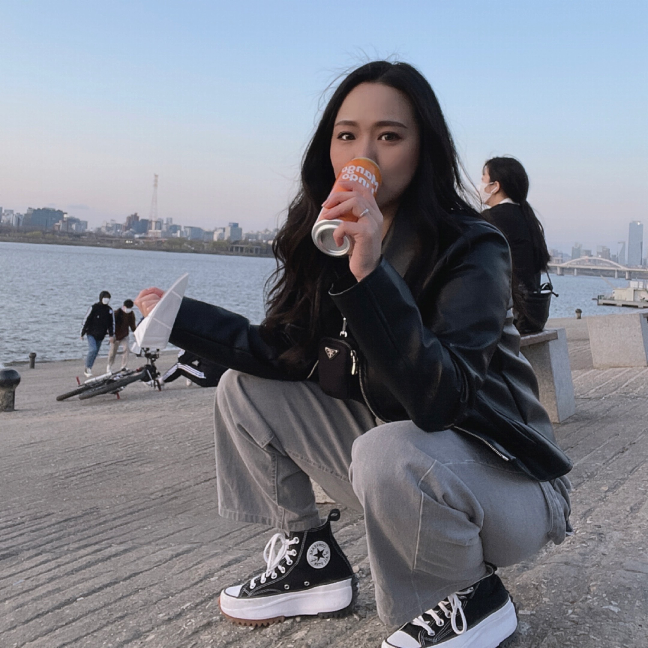 Converse Run Star Hike Hi Black White Gum 착용 스타일