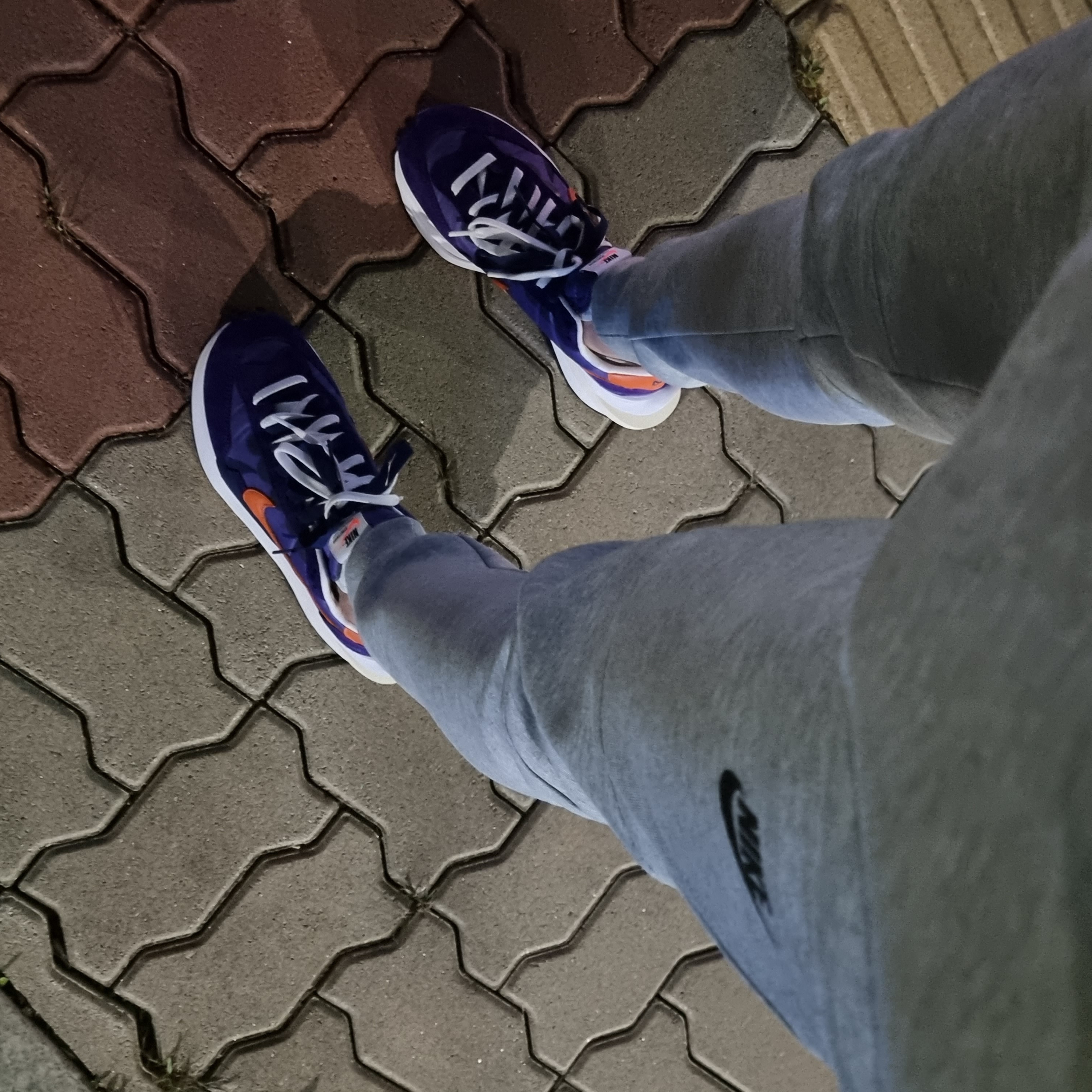 Nike x Sacai VaporWaffle Dark Iris 착용 스타일 - 1