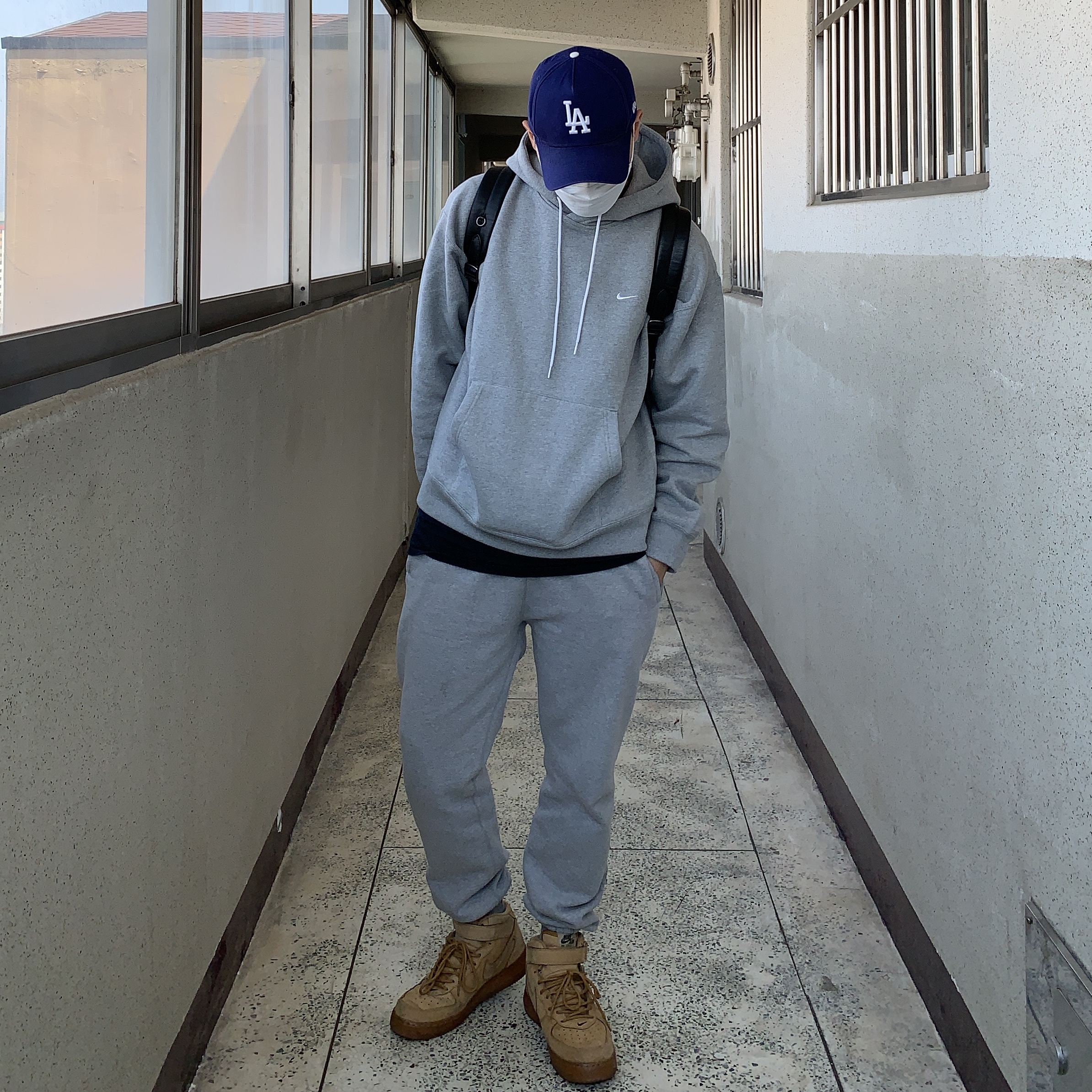 Nike NRG Solo Swoosh Fleece Hoodie Dark Grey Heather - Asia, Nike Air Force 1 Mid Flax and Outdoor Green 착용 스타일