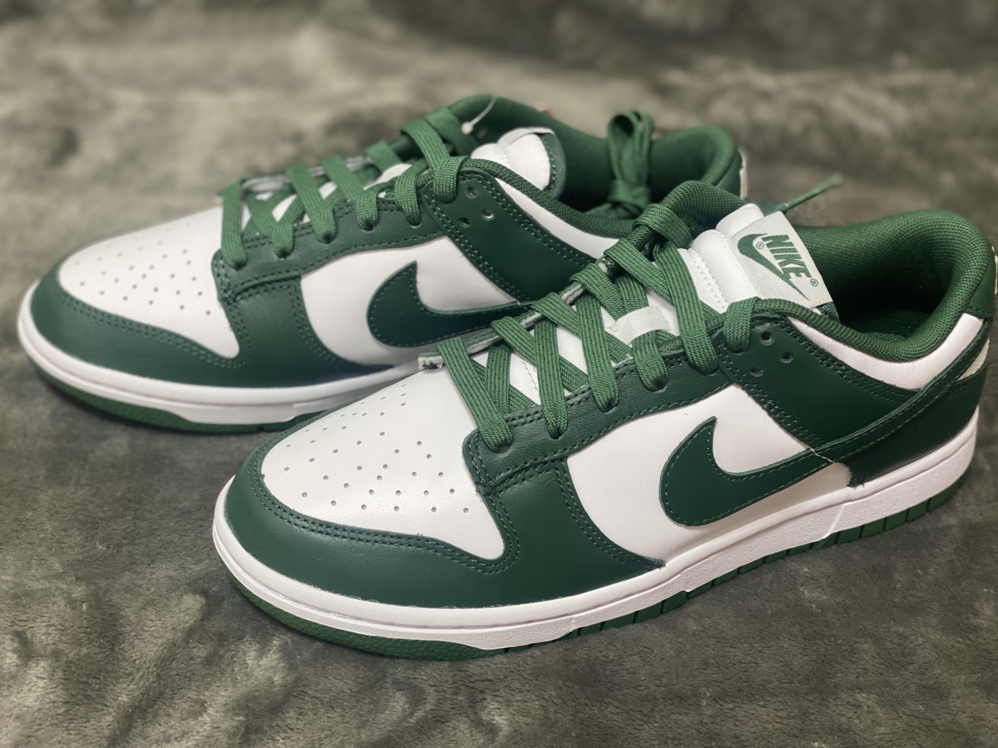 Nike Dunk Low Retro Varsity Green 착용 스타일