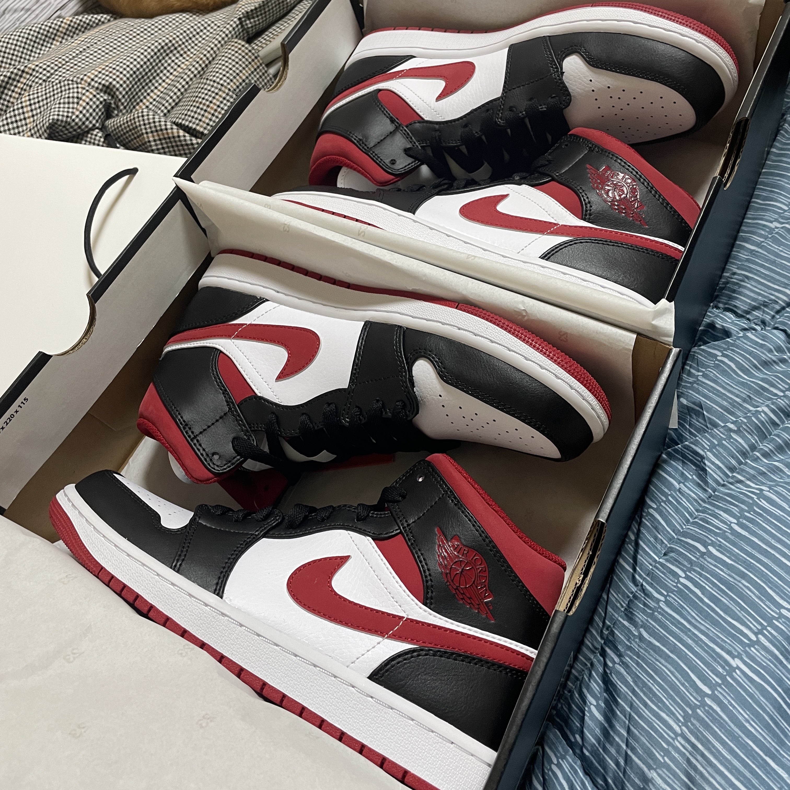 Jordan 1 Mid Gym Red Black White 착용 스타일