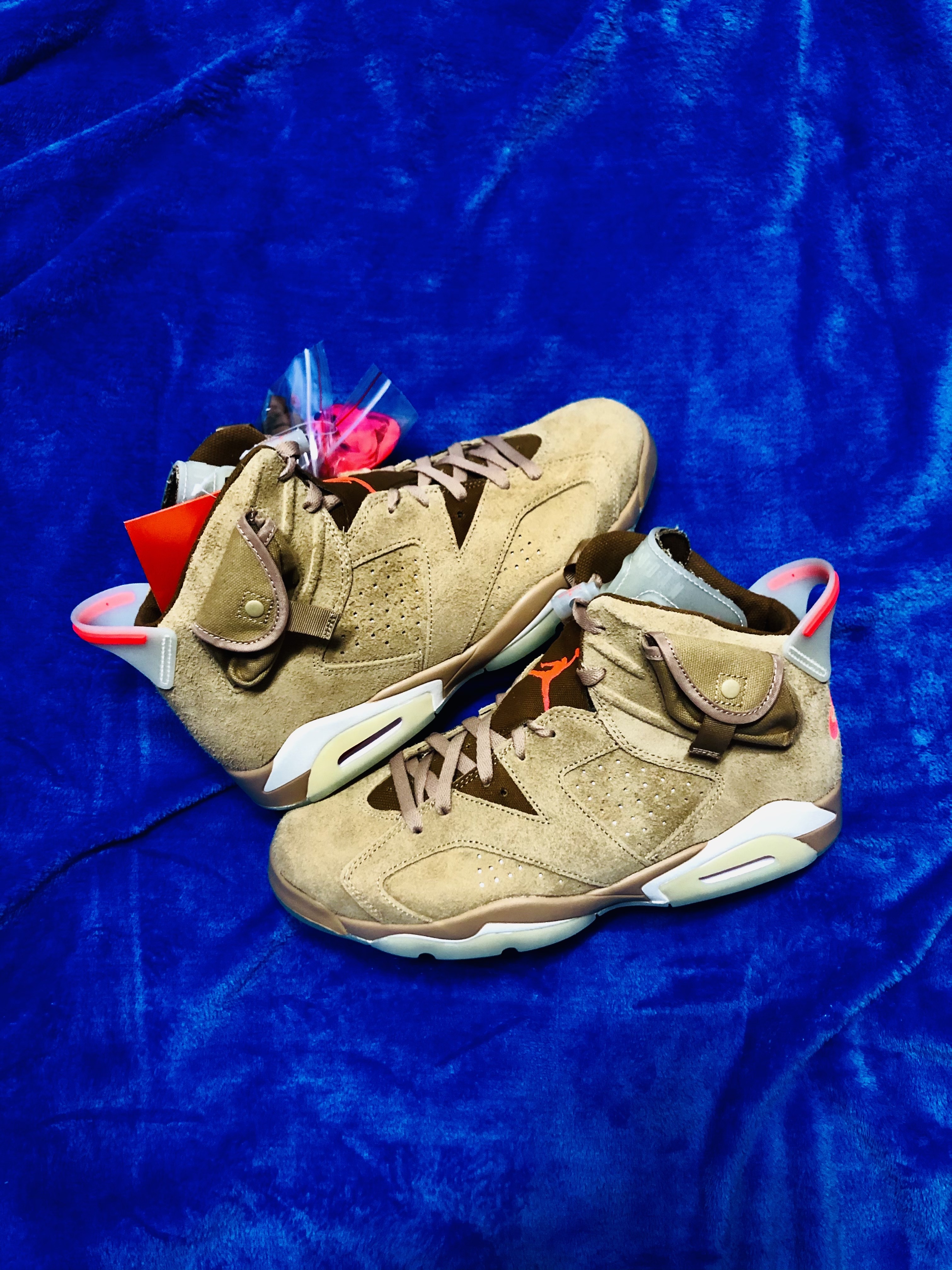 Jordan 6 x Travis Scott Retro SP British Khaki 착용 스타일 - 2