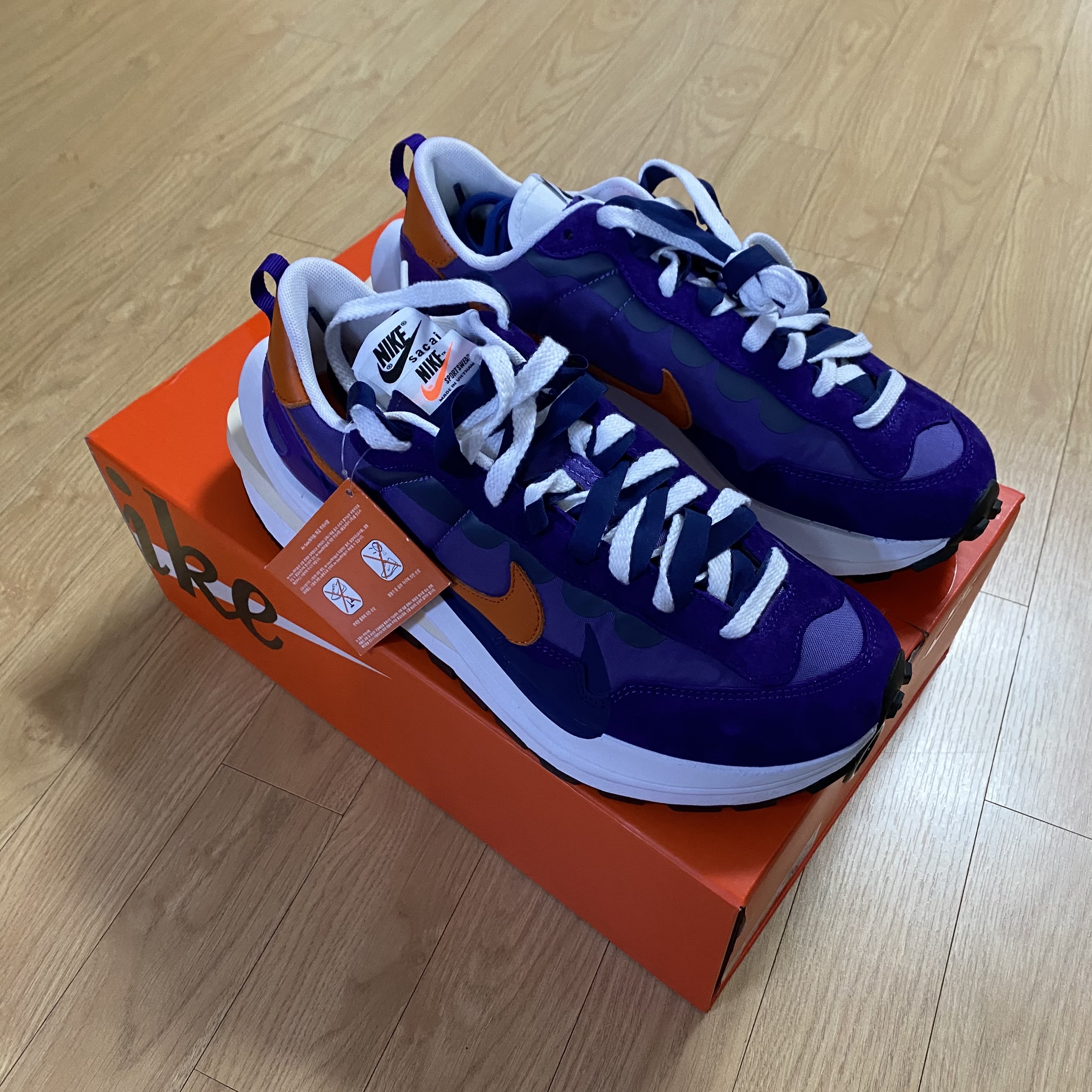 Nike x Sacai VaporWaffle Dark Iris 착용 스타일